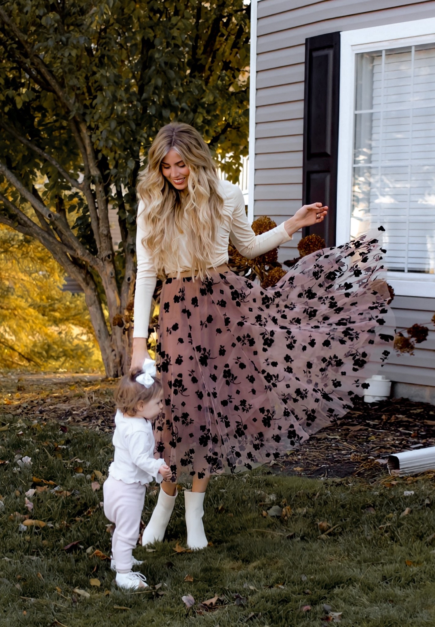 Flowy fun holiday skirt outfit 

#LTKSeasonal #LTKHoliday