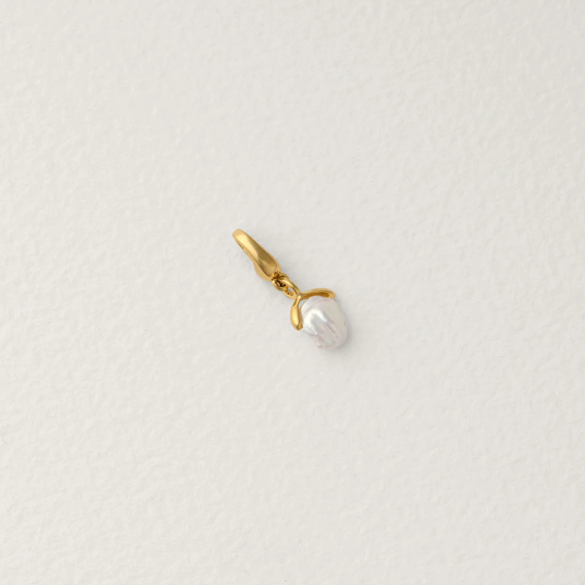 Delphina Mini White Pearl Charm | Organic Dainty Jewelry - Raiz | Raiz