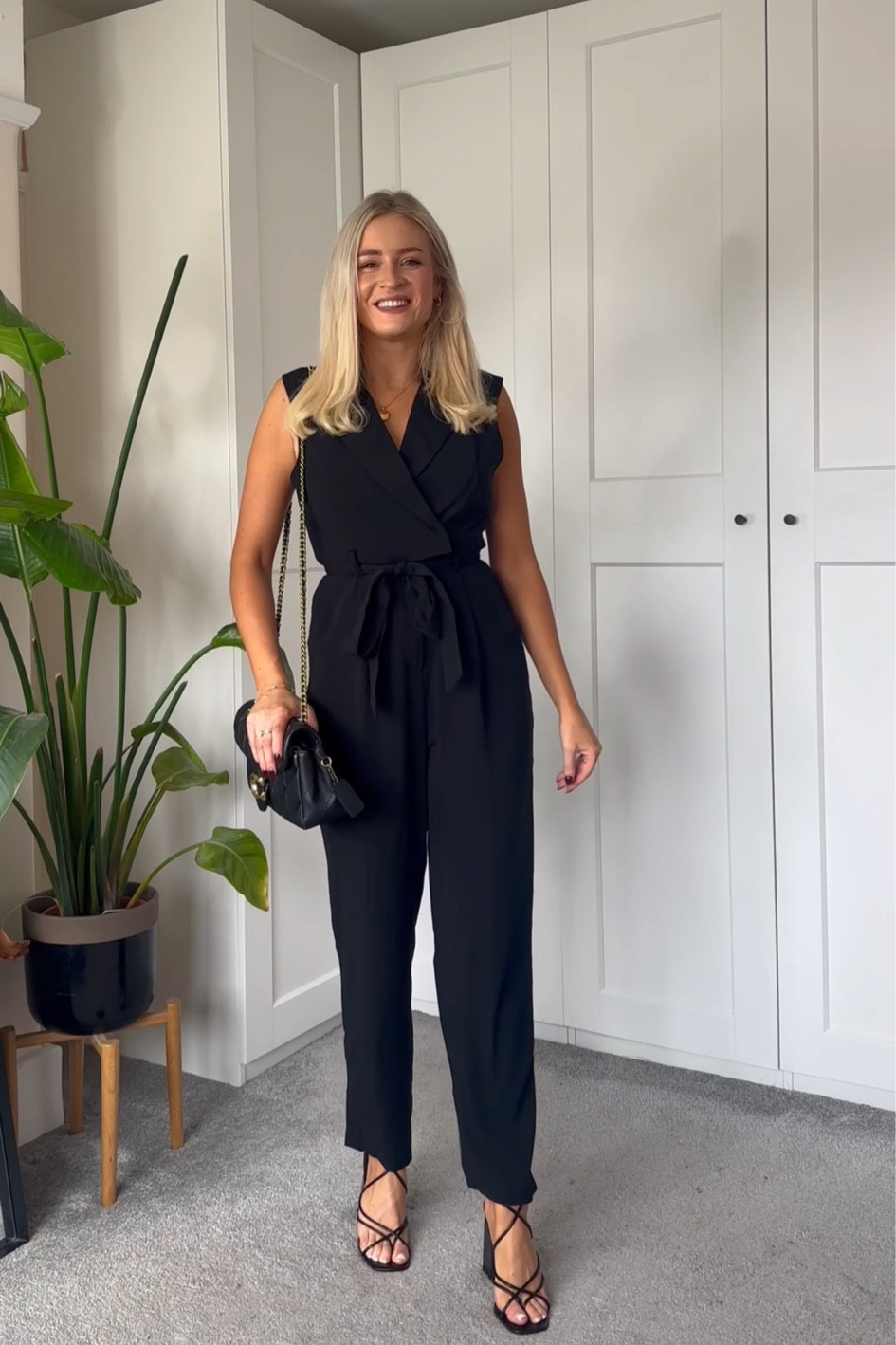 Blazer jumpsuit 🖤

Date night outfit, black jumpsuit, H&M, H&M new in