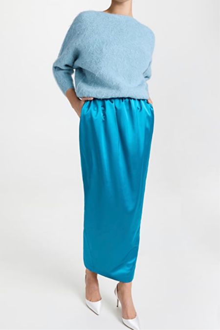 So inspired by this blue tonal fit. Pick your most flattering color and recreate with well-fitted basics 

#LTKstyletip