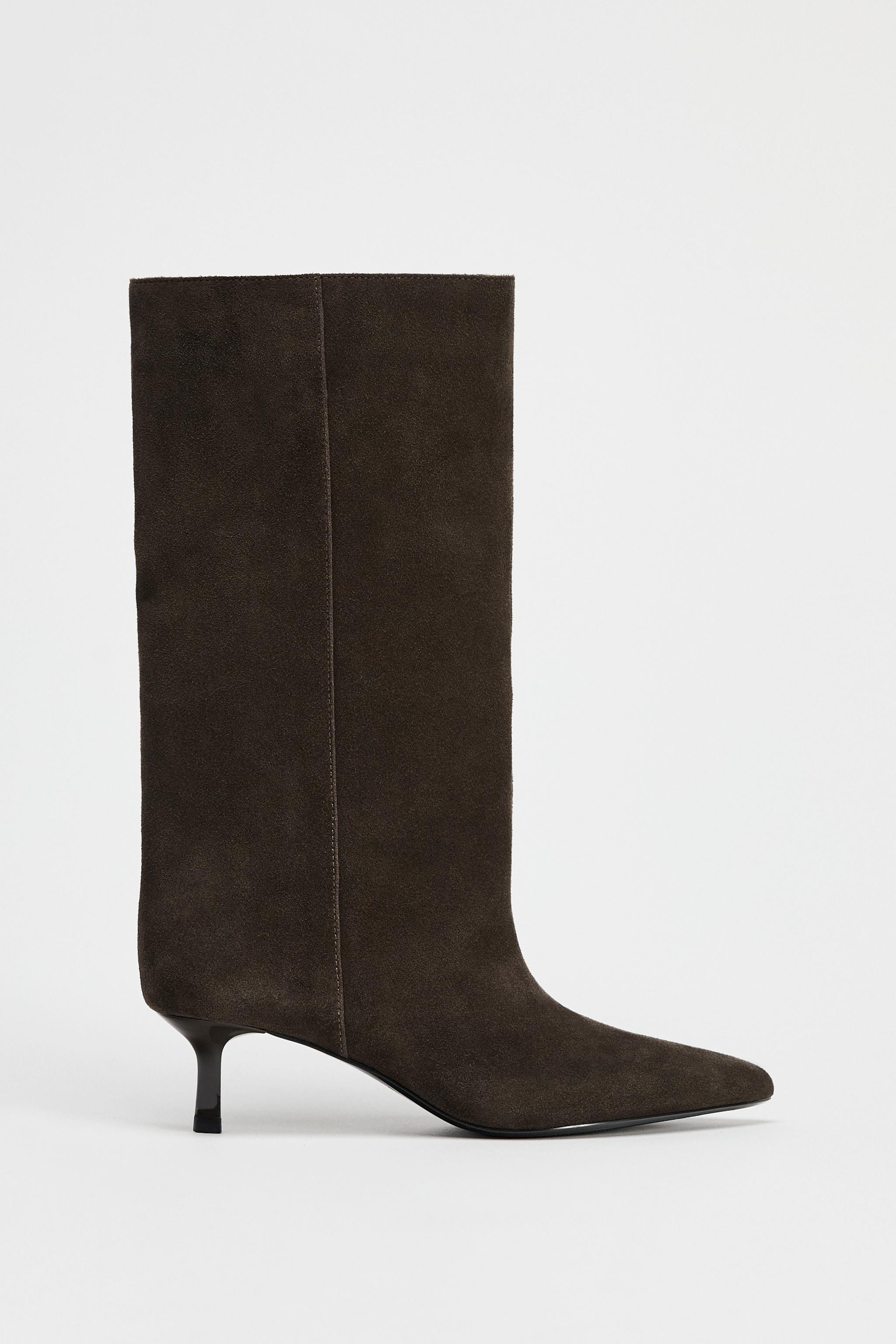 Split leather ankle boots. Topstitching detail on the upper. Wide shaft. Kitten heel. Pointed toe... | Zara US