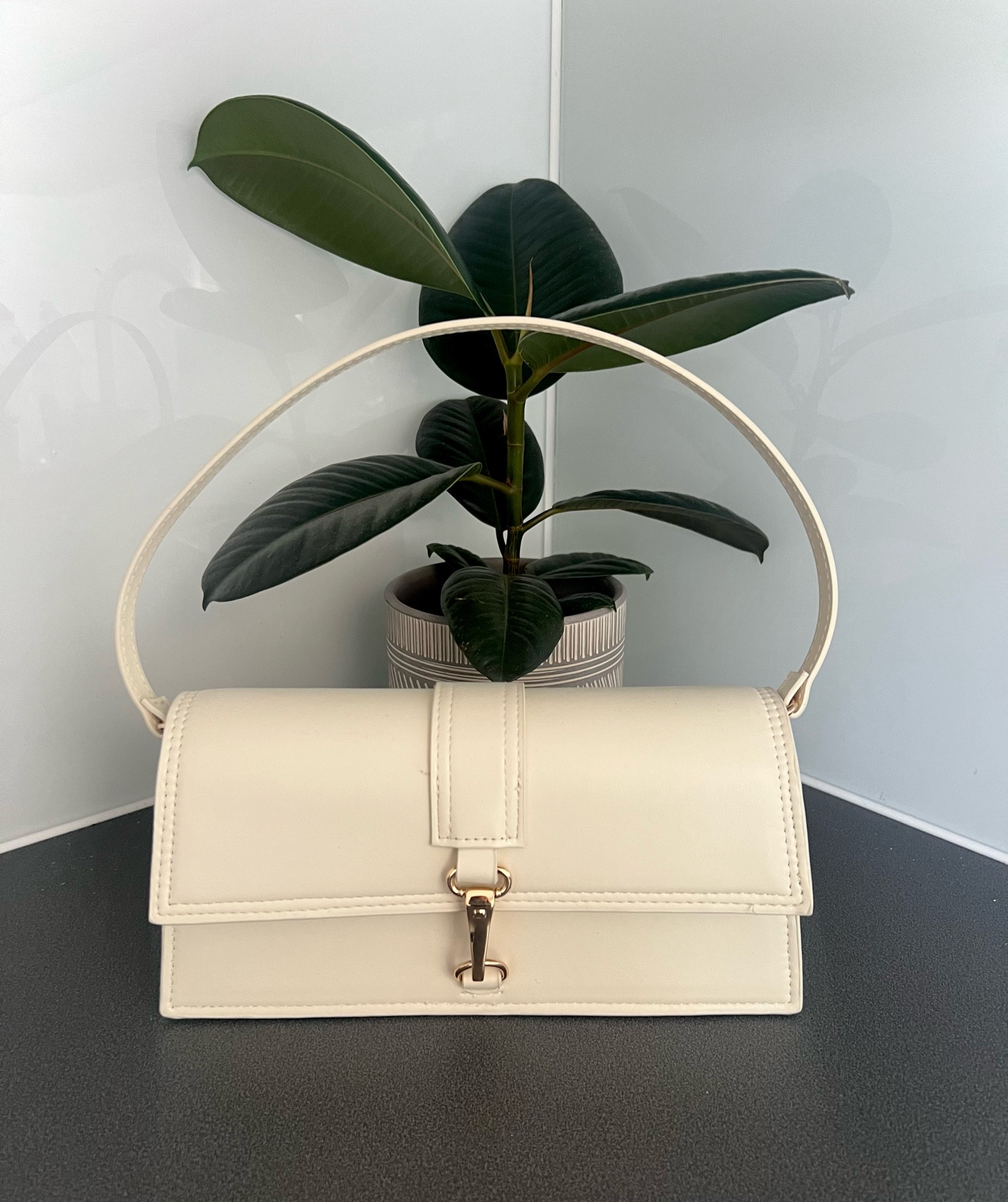 I cannot believe how much this bag looks like it would be a high end bag! I’m obsessed with the chic look this gives and will be using it all summer ! @HM 

#hmbag #hmshoulderbag #hmpurse #handbag #shoulderbag #purse #summerbag #summeroutfitpurse #summerpurse #summerbag #summer #summeroutfit #hmfinds #hmhaul #satindress #satinblackdress #blacksatindress #casualdress #summerdress #ltkfind #trending #satinblouse #bluetop #blueblouse #blouse #blueskirt #floralskirt #maxiskirt 
#vacayoutfit #vacationoutfit #whiteblouse #bardrinks #rooftopbaroutfit #ltkbeauty #ltkitbag #LtKstyletip 



#LTKGiftGuide #LTKunder50 #LTKfit