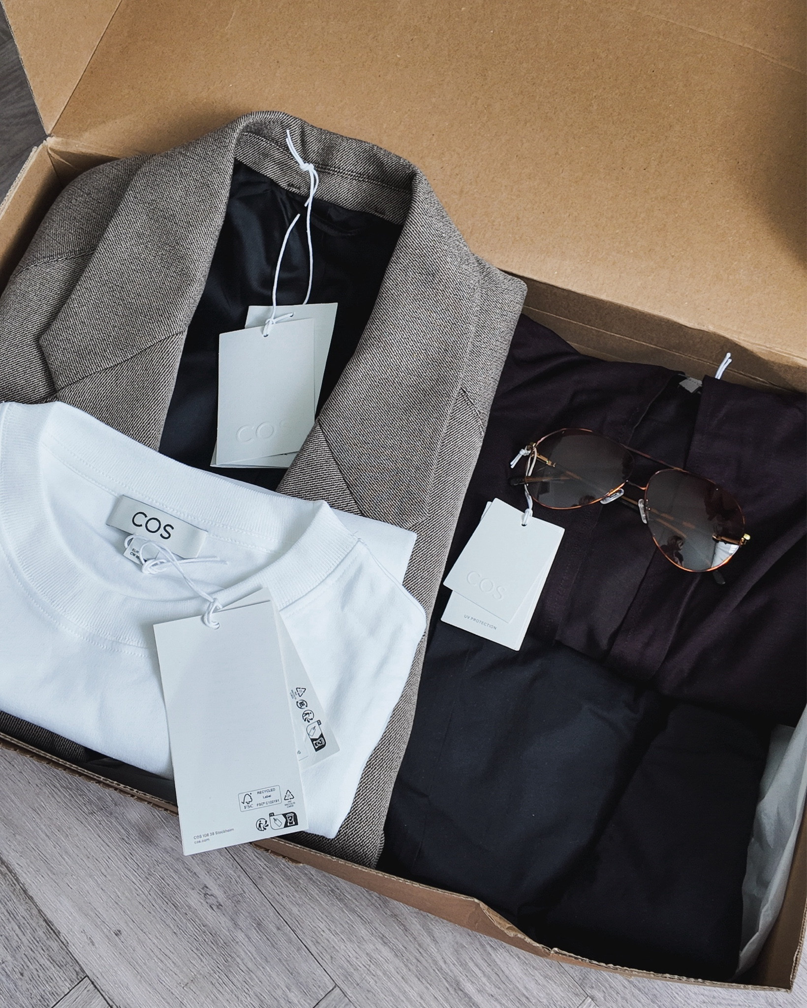 What’s in my COS order - I got my hands on the exaggerated oversized blazer - black wide leg trousers for my summer outfits and capsule wardrobe staples: the white t shirt and white tank top - what do you think of the aviator sunglasses btw?

COS haul - new in - summer wardrobe essentials 

#LTKuk #LTKeurope #LTKsummer