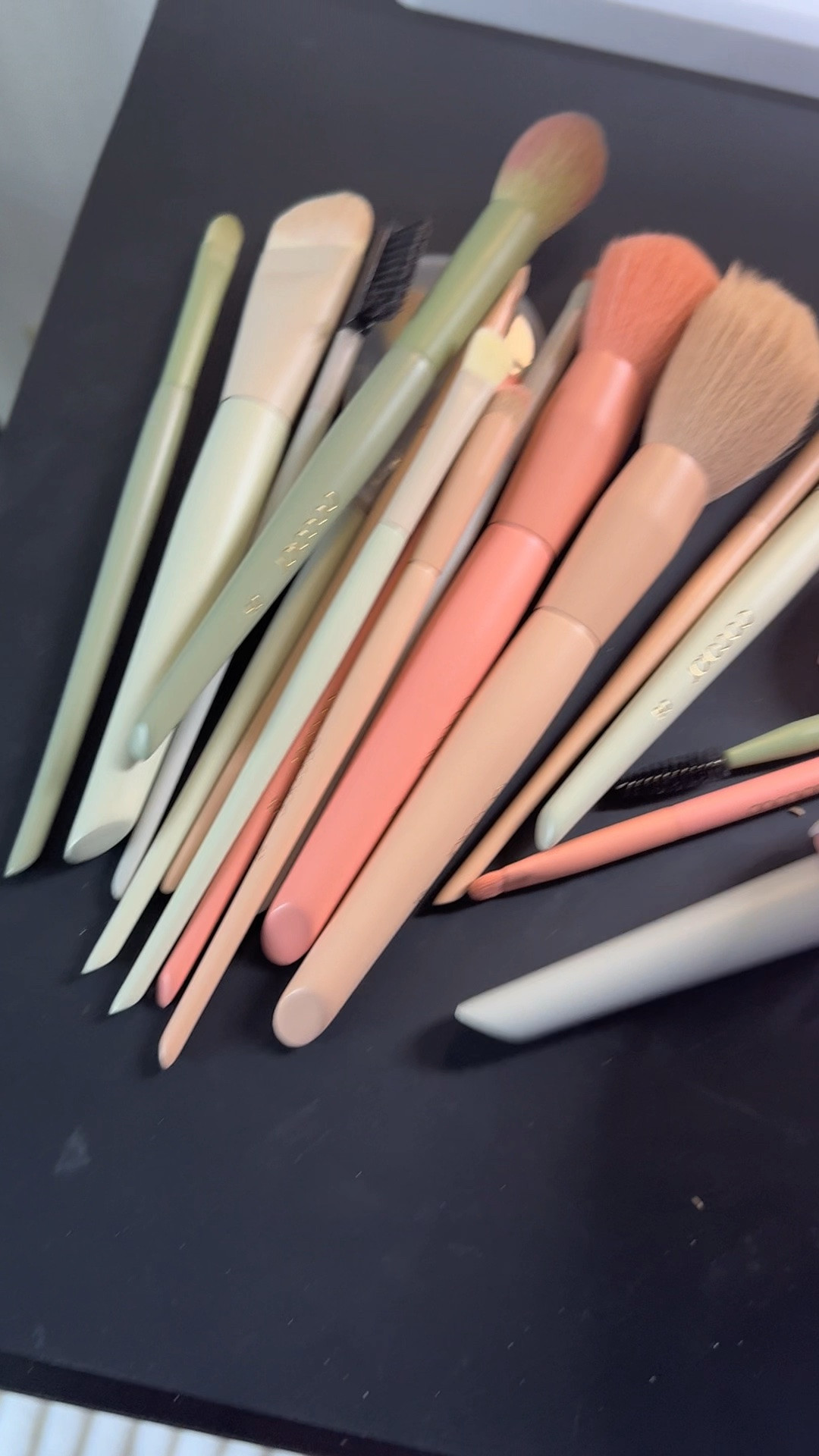 Docolor Makeup Brushes 17+2 Pcs with Makeup Bag and Makeup Sponge and Brush Protector Morandi Makeup Brush Set Premium Synthetic hair makeup brush Wooden handle Gift Box

#LTKvlog #LTKBeauty #LTKselfcare