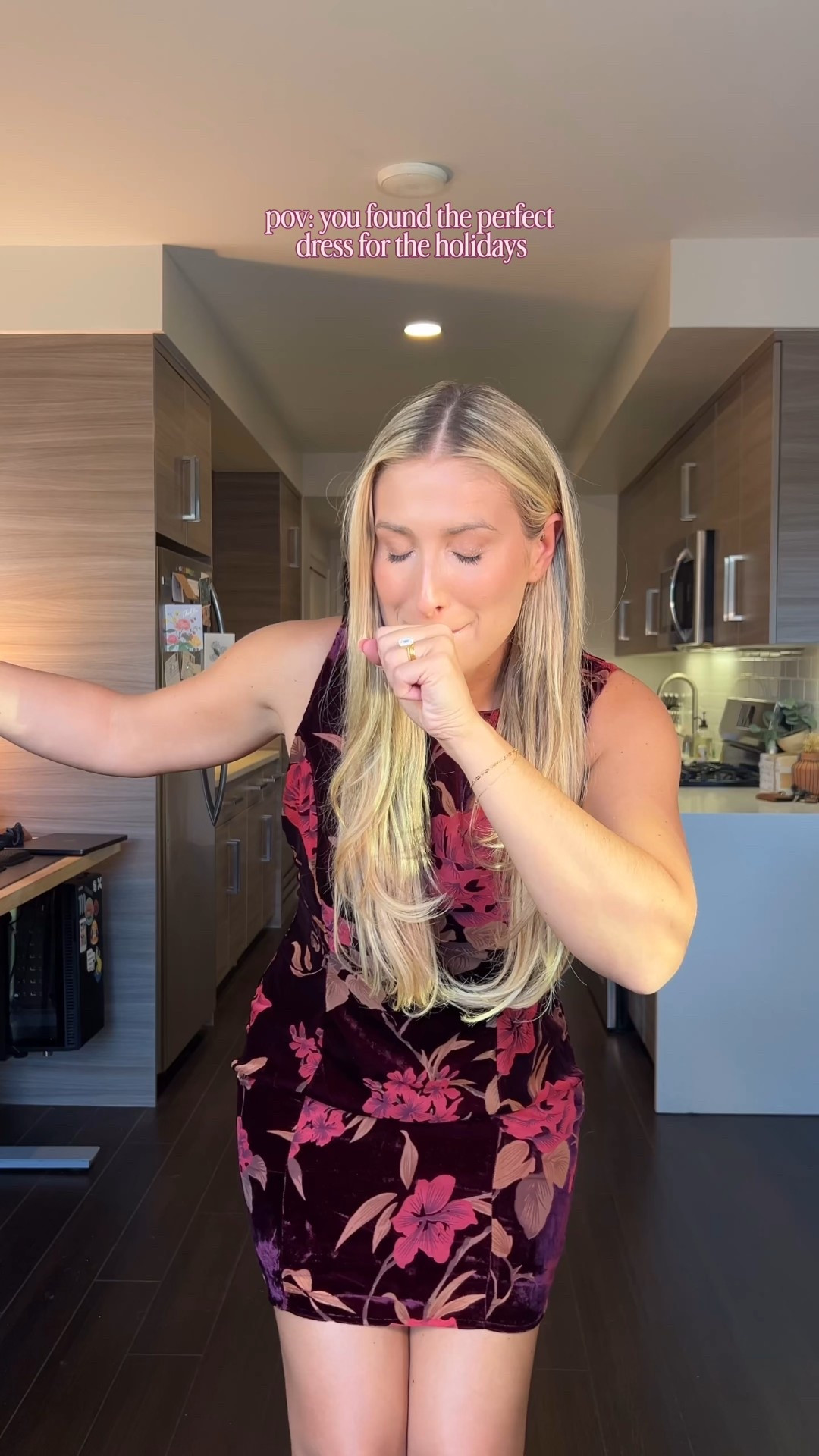 The perfect dress for the holidays!! It’s going quick! I’m wearing a size medium 

#LTKHoliday #LTKSeasonal #LTKFindsUnder100