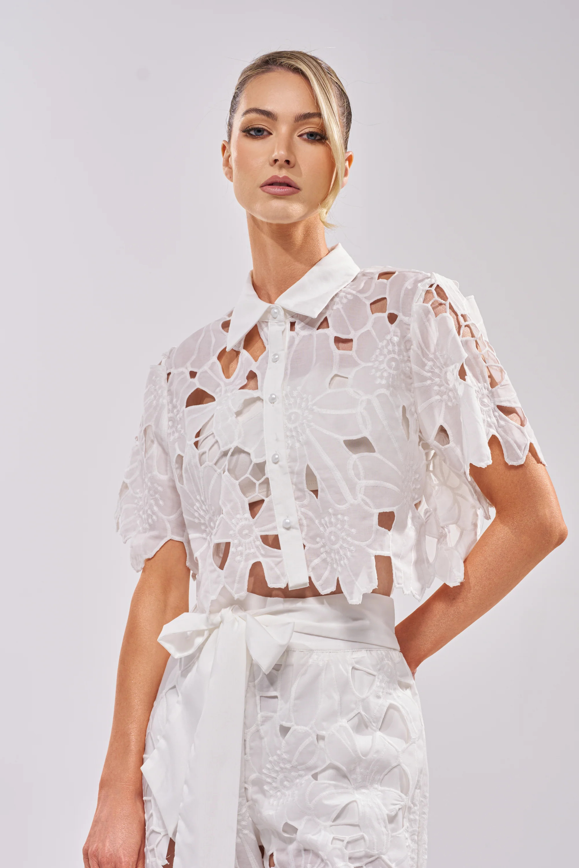 DOLLY FLORAL BUTTON DOWN IN WHITE | AKIRA