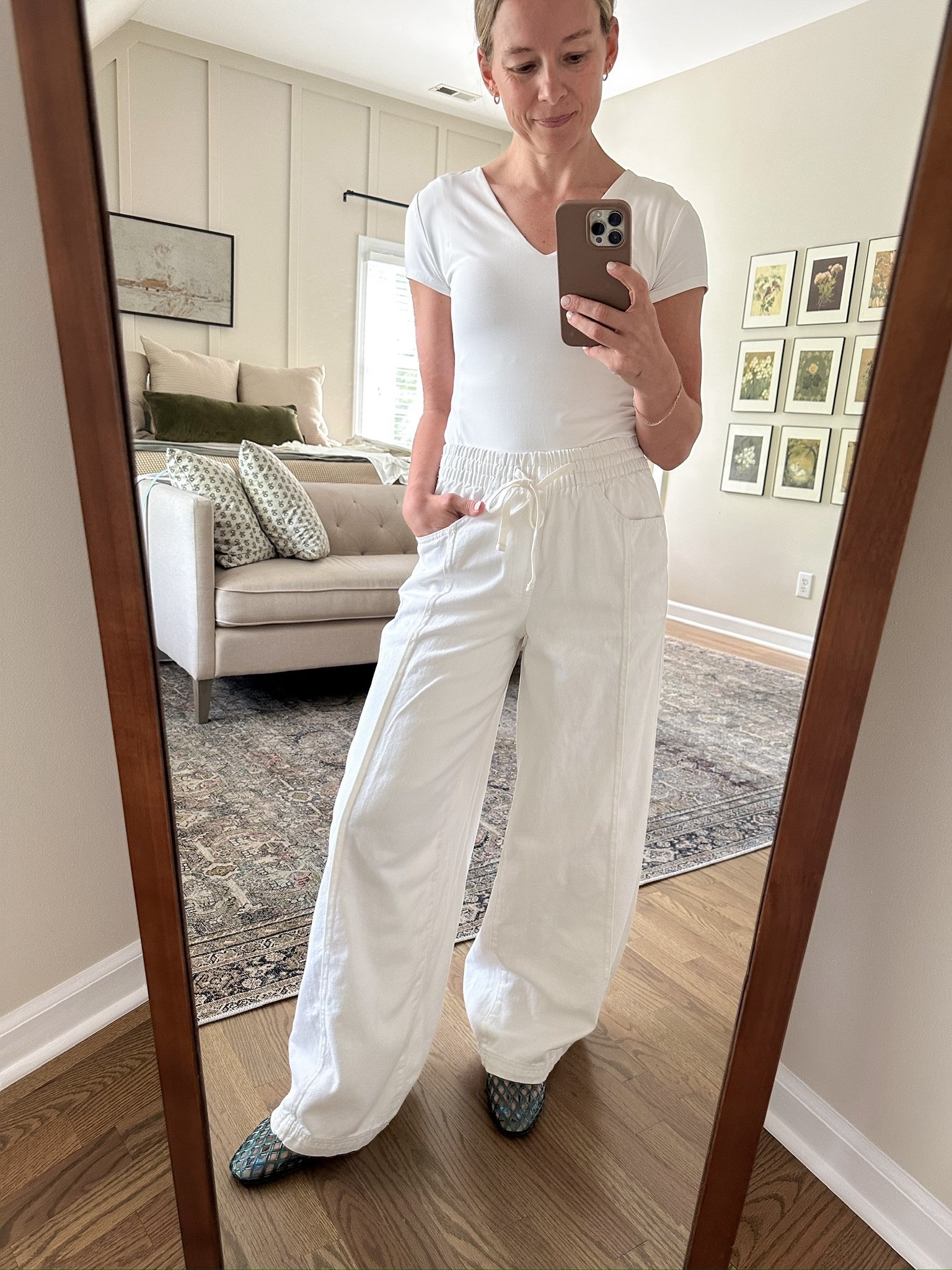 This outfit is all about the pants! I can’t decide if it’s too simple but definitely loving the comfort. Also, these pants run big. I usually wear a small or medium in bottoms and these are X-Small.

#BackstreetBoys2025 #LTKFashion

#LTKFindsUnder50