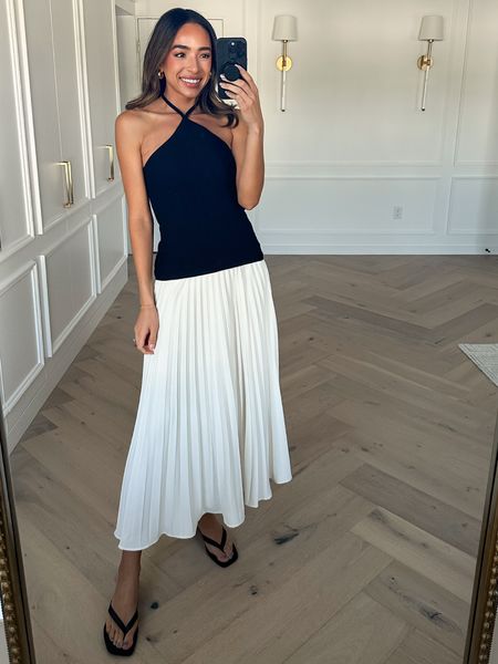 Spring outfit! Wearing size xs  top and size xs pleated maxi skirt  (skirt runs small- if in between sizes size up) 


Casual outfit 
Weekend outfit  
Date night outfit  

#LTKfindsunder50 #LTKfindsunder100 #LTKstyletip