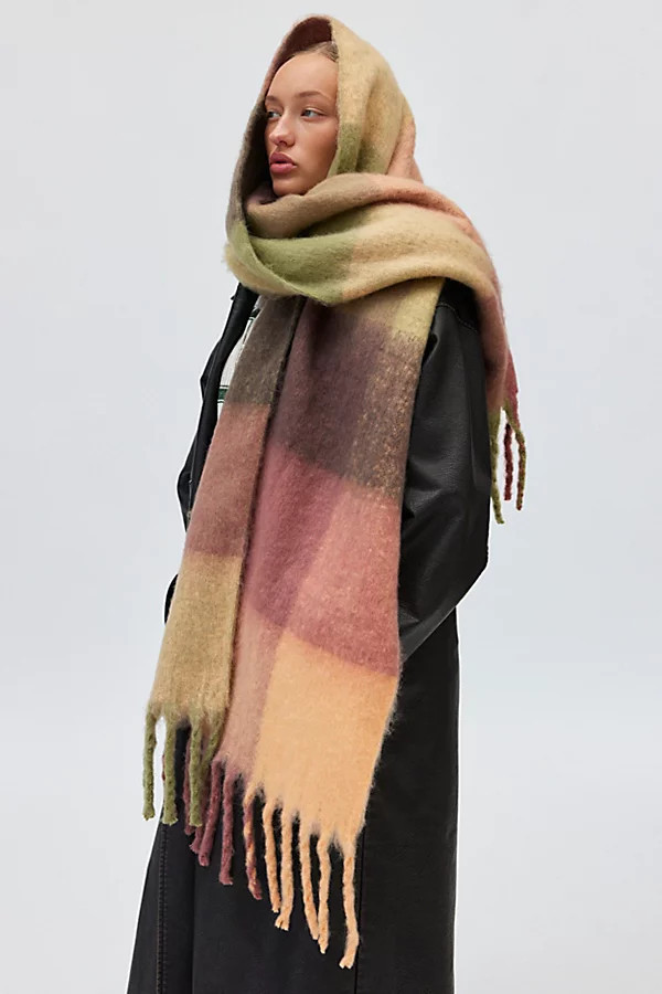 Plaid Woven Oversized Scarf in Peach, Women's at Urban Outfitters | Urban Outfitters (US and RoW)