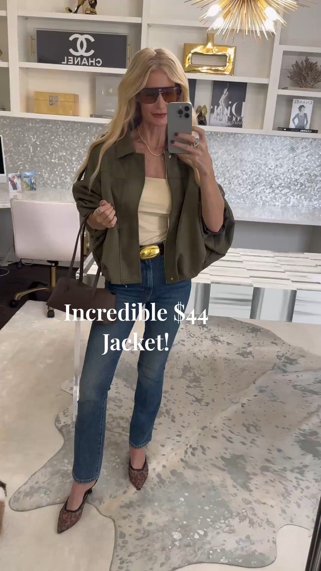 Amazon does it again 🙌 This faux suede jacket is only $44 and looks $$$. Obsessed with this olive green (fall’s hottest shade ), but it comes in tons of colors too. The gold zipper detail is amazing! It runs tts, I’m wearing a size small. 

 

#LTKOver40 #LTKFindsUnder50 #LTKStyleTip