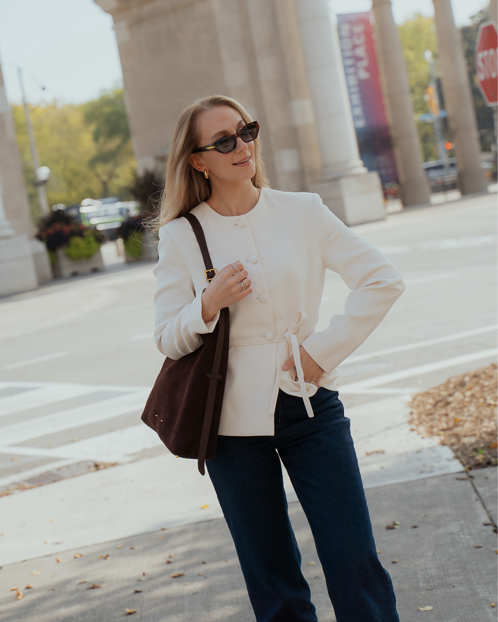 Elevated fall outfit featuring my new Aritzia top (sized up for the perfect chic, slightly oversized fit to a 6), my go-to stovepipe jeans, and timeless everyday Mejuri hoops. Styled with Amazon Canada boots that go with everything this season, plus my favourite Jo Malone fragrance. The finishing touch? A Fabrique chocolate suede hobo bag, crafted in Italy from top-grain nubuck leather with 18K gold electroplated hardware, designed by Valeria Massai (the woman behind Bottega Veneta’s iconic pouch). Truly luxe, timeless, and practical! I LOVE this outfit and I hope you do too!

✨ Fabrique discount codes:
	•	Amanda20 → $20 off bags
	•	myAmanda → 15% off clothes (new users only)

#LTKstyletip #LTKjeans #LTKcanada