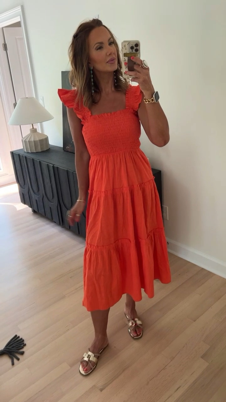 Code BETSY works for 72 hours! I’m wearing size small in this dress. Size down if in between!