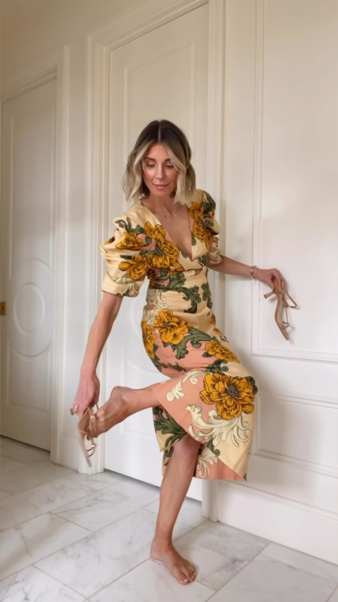 The perfect dress for spring, I'm wearing size small. 