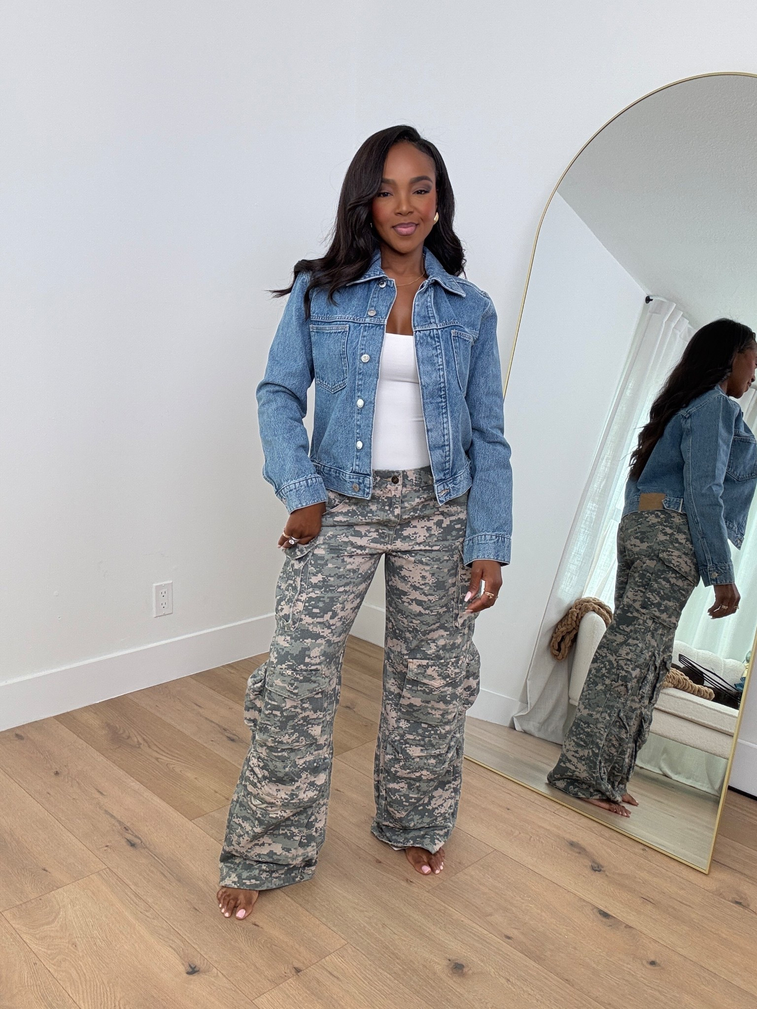 Small in jacket
Medium in cargos

Size small I’m 5’4 | 140lbs | 36D -27 -40  IG & YT: kirasfashionfinds TT: kiraabboud 