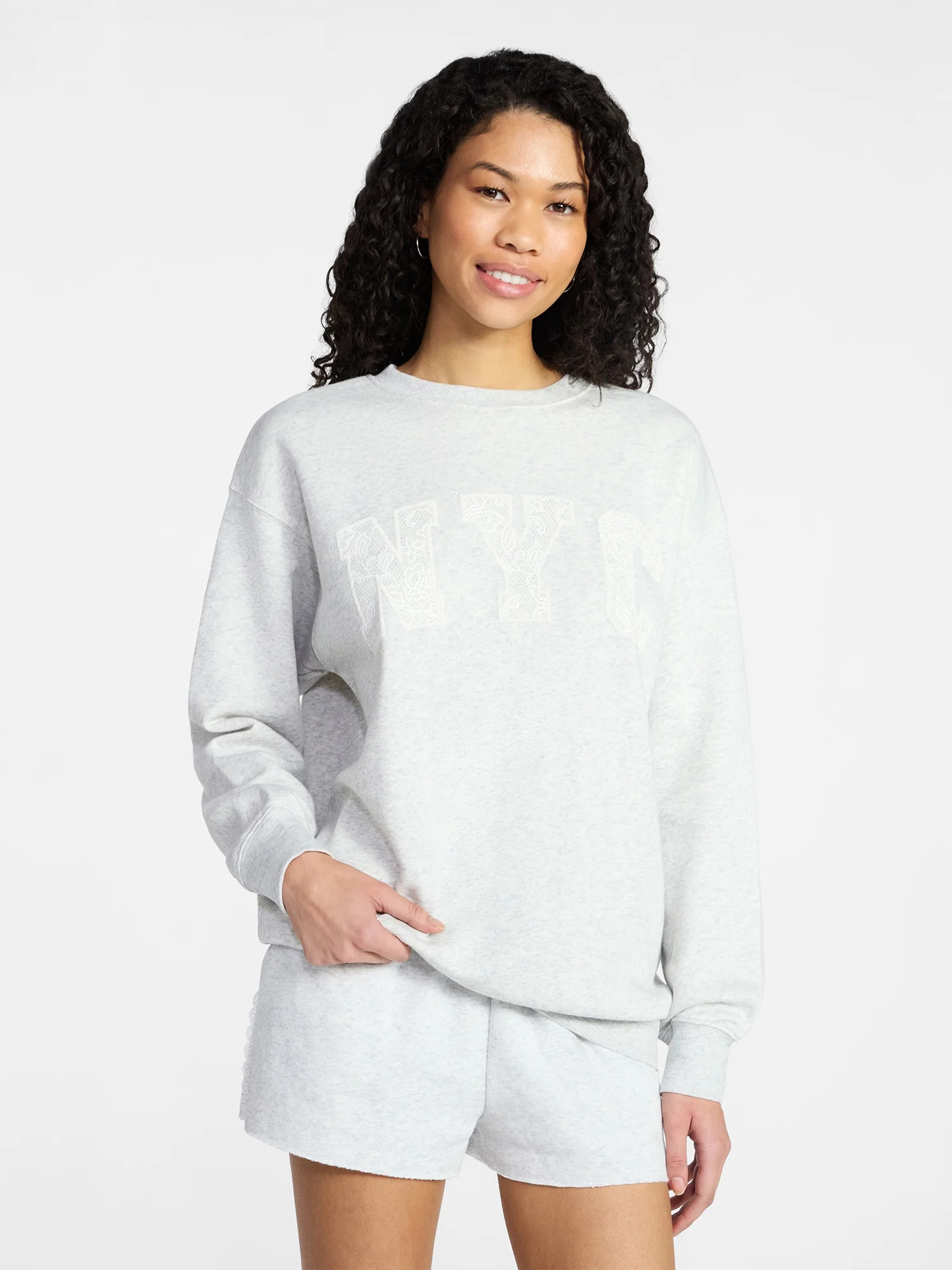 No Boundaries Oversized Graphic Sweatshirt, Midweight, Women's XXS-XXL | Walmart (US)