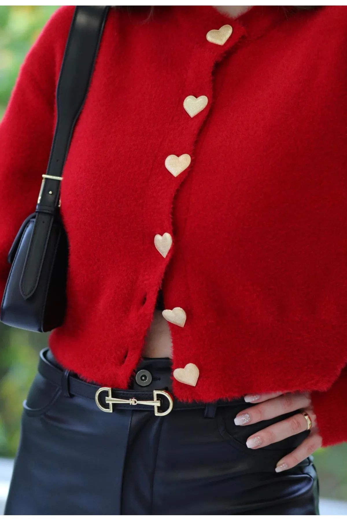 Weicher Damen-Cardigan mit roten Herzknöpfen und Details | Trendyol DE