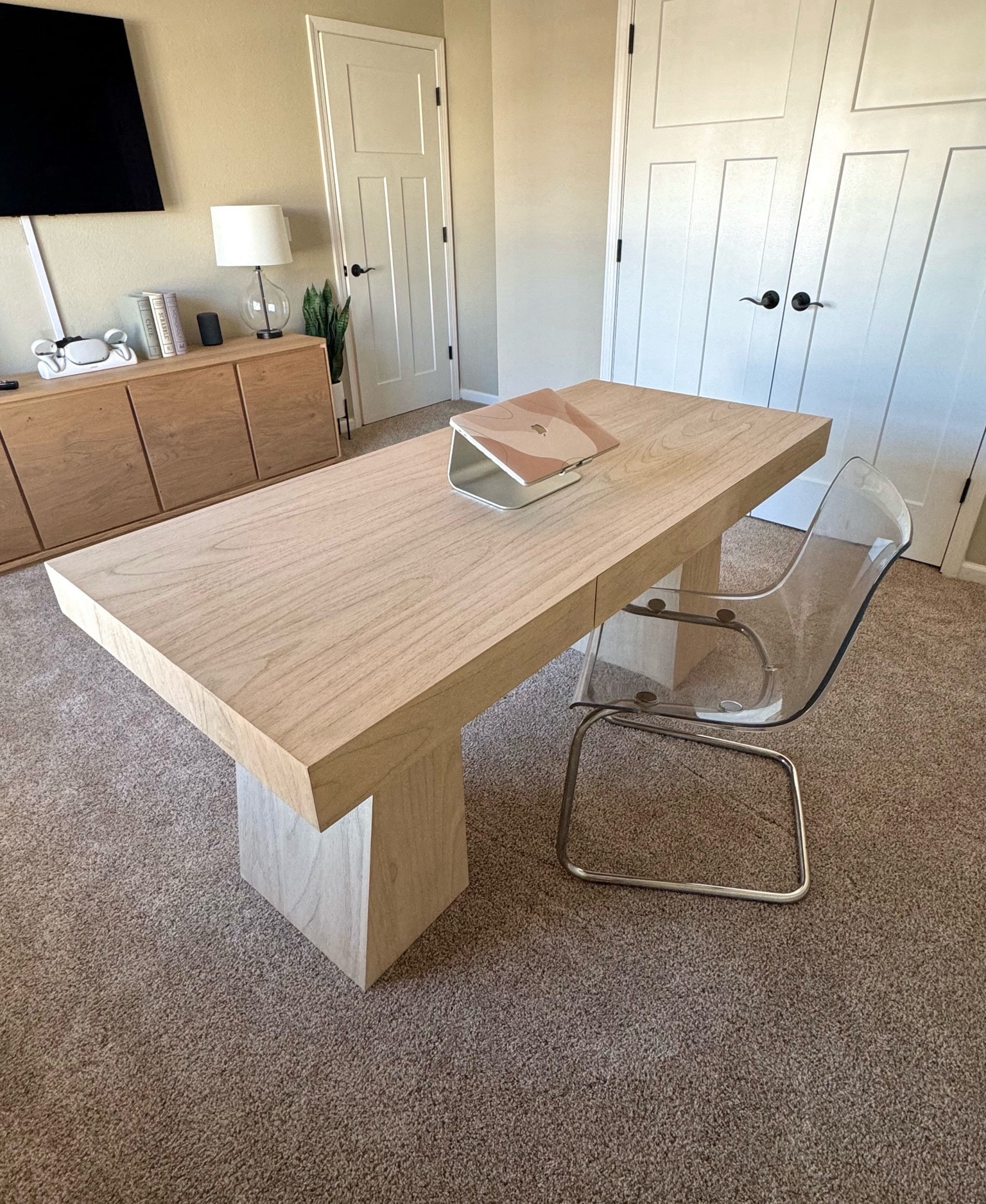 In LOVE with this desk! 😍 Making this space into my home office ✨

#LTKhome #LTKstyletip