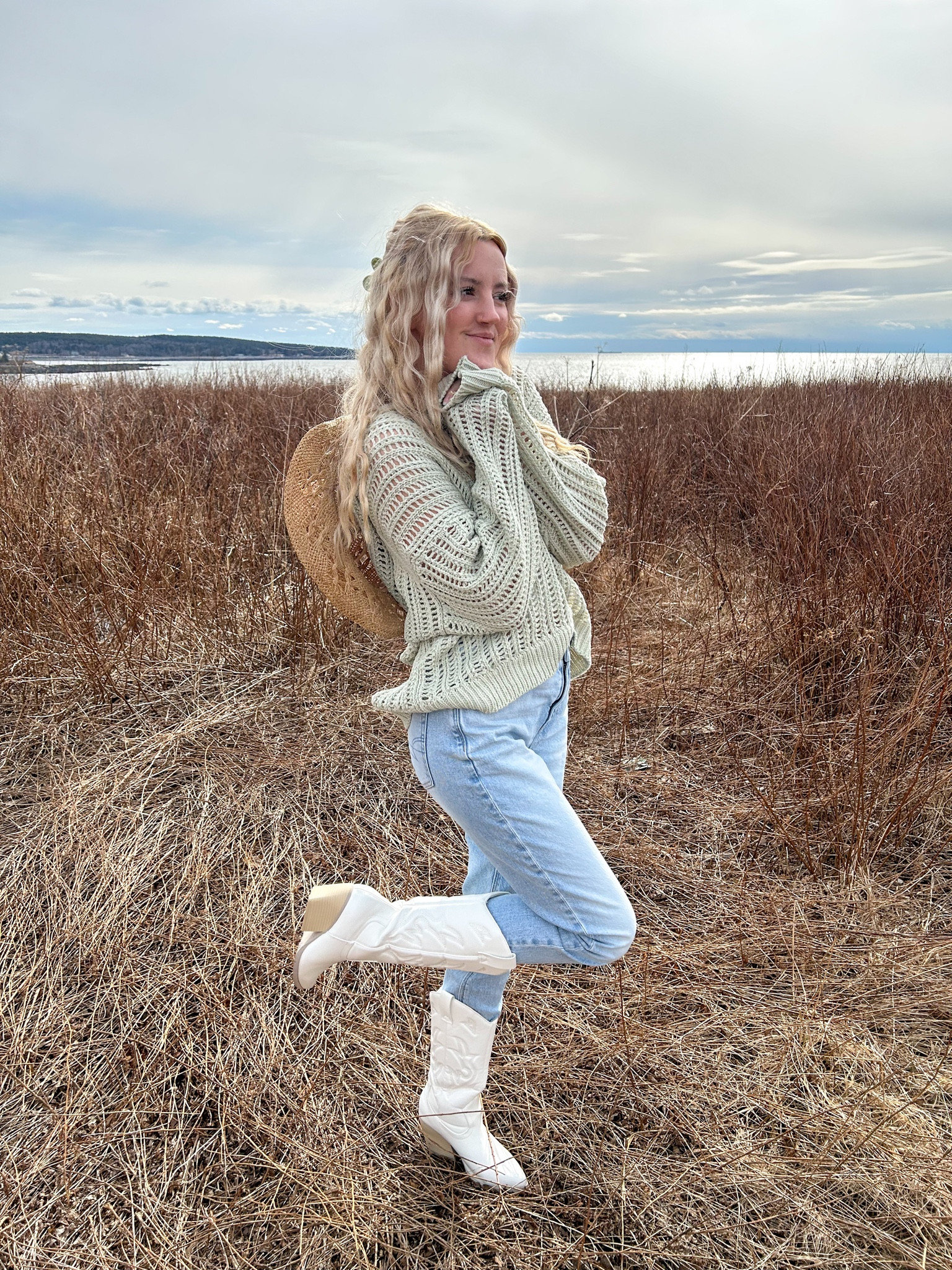 #coastalcowgirl #cowgirlstyle #cowgirlfashion #cowboyboots #jeans #wickerhat #clawclip #sagegreen #field #ocean #spring #summer #fashion #instagram #inspiration #beach #sweater #knitsweater #photoinstagram #photoinspo #crimpedhair #western #jewelry #westernfashion #ring #necklace #earrings #flower #cowboy #boots #country #countryconcertoutfit #liketkit #springoutfit

#LTKshoecrush