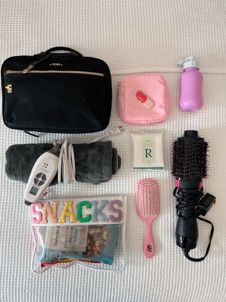 What I packed in my hospital bag - toiletries, self-care and snacks. I brought shampoo & conditioner, face wash, moisturizer, prenatal vitamins, feminine wipes, peri bottle, heating pad, snacks, dry shampoo and a blow dryer. 

Hospital bag for labor and delivery