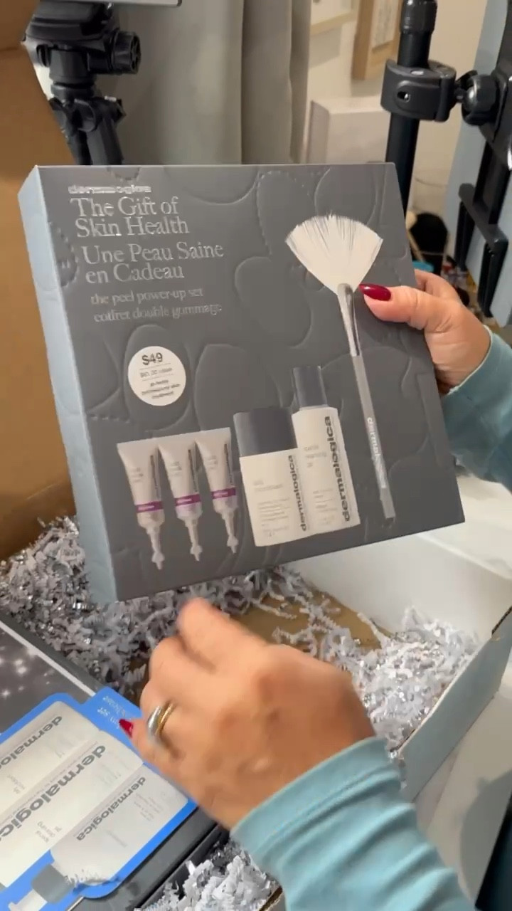 Demalogica gift sets, skincare, gift idea, beauty lover, Christmas gift idea 

#LTKGiftGuide #LTKbeauty #LTKSeasonal