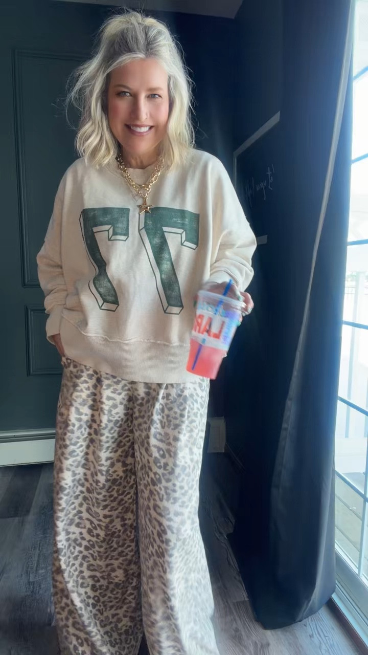 Comfy fit to start the day ✨These pants and sweatshirt from American Eagle are so soft and comfy! #americaneagle #leopard #comfyfit 

#LTKootd #LTKActive