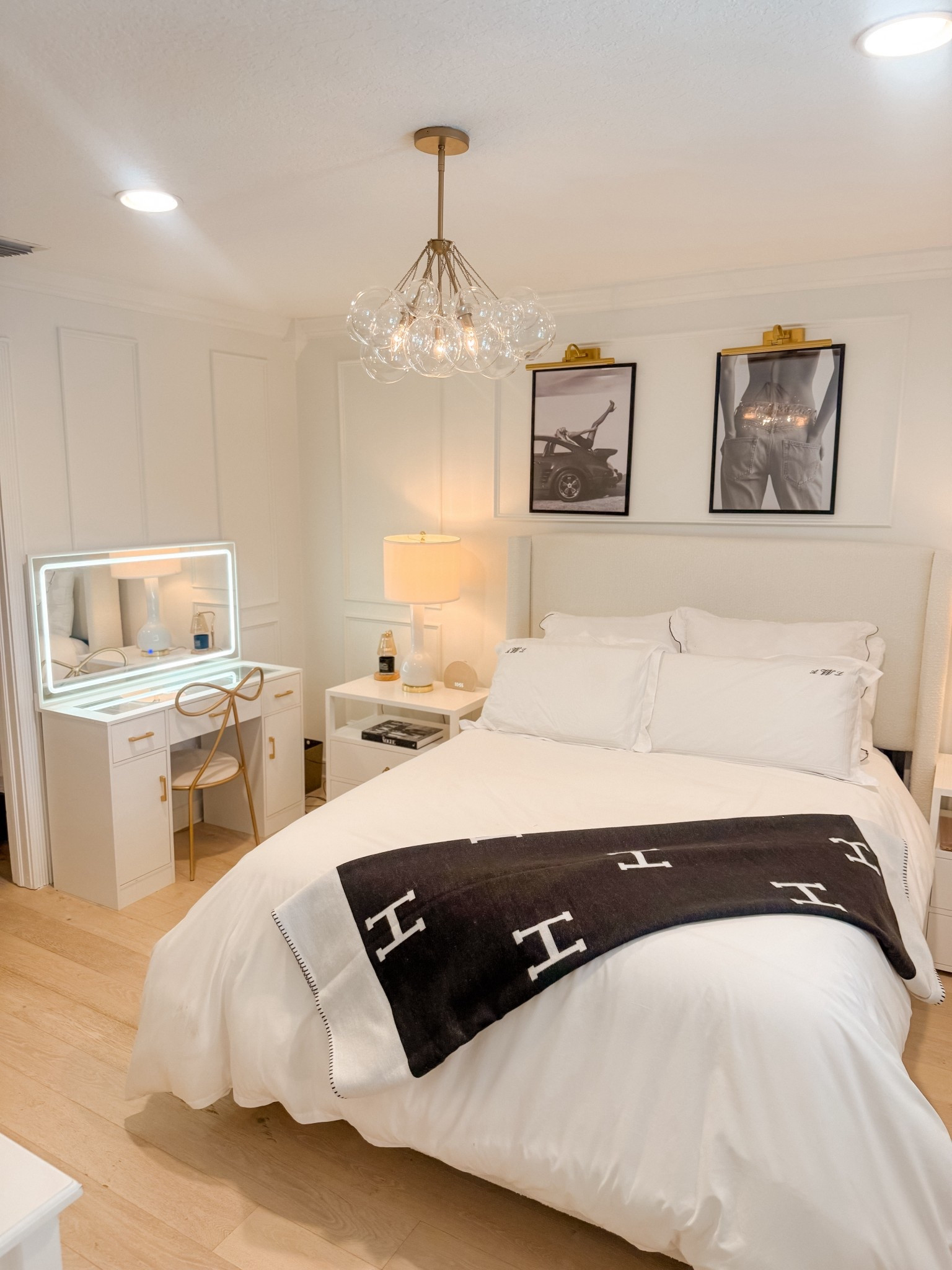 So with Addison turning 15, her birthday request was a big girl room .🖤 ✨
She wanted that “clean girl meets modern hotel” aesthetic , black and white prints, cozy textures, and a fresh, timeless vibe. 🏙️ 
It was so fun to bring her vision to life! ✨

#LTKmomlife #LTKHome #LTKStyleTip