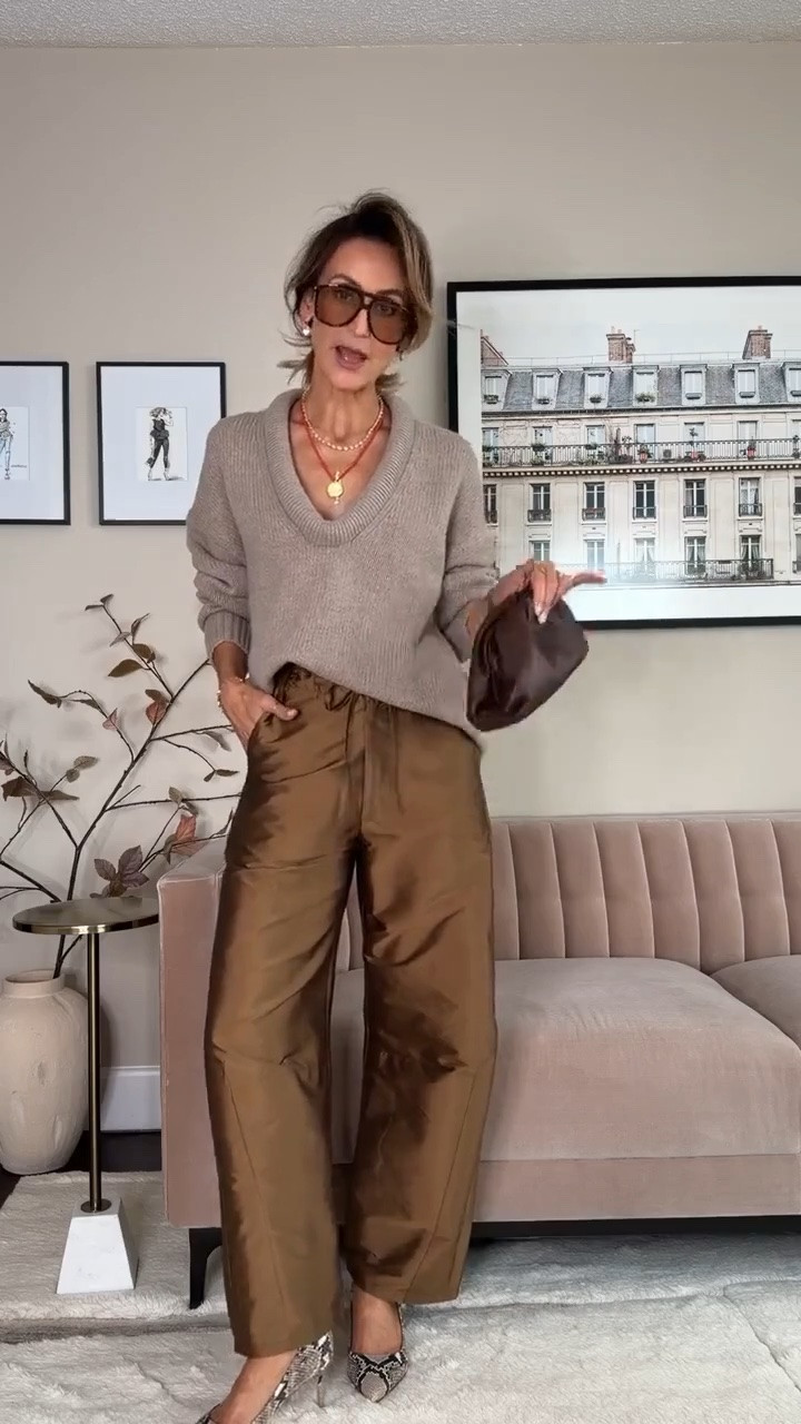 The most unique and flattering chunky knit I’ve seen!

#LTKgrwm #LTKSeasonal #LTKOver40