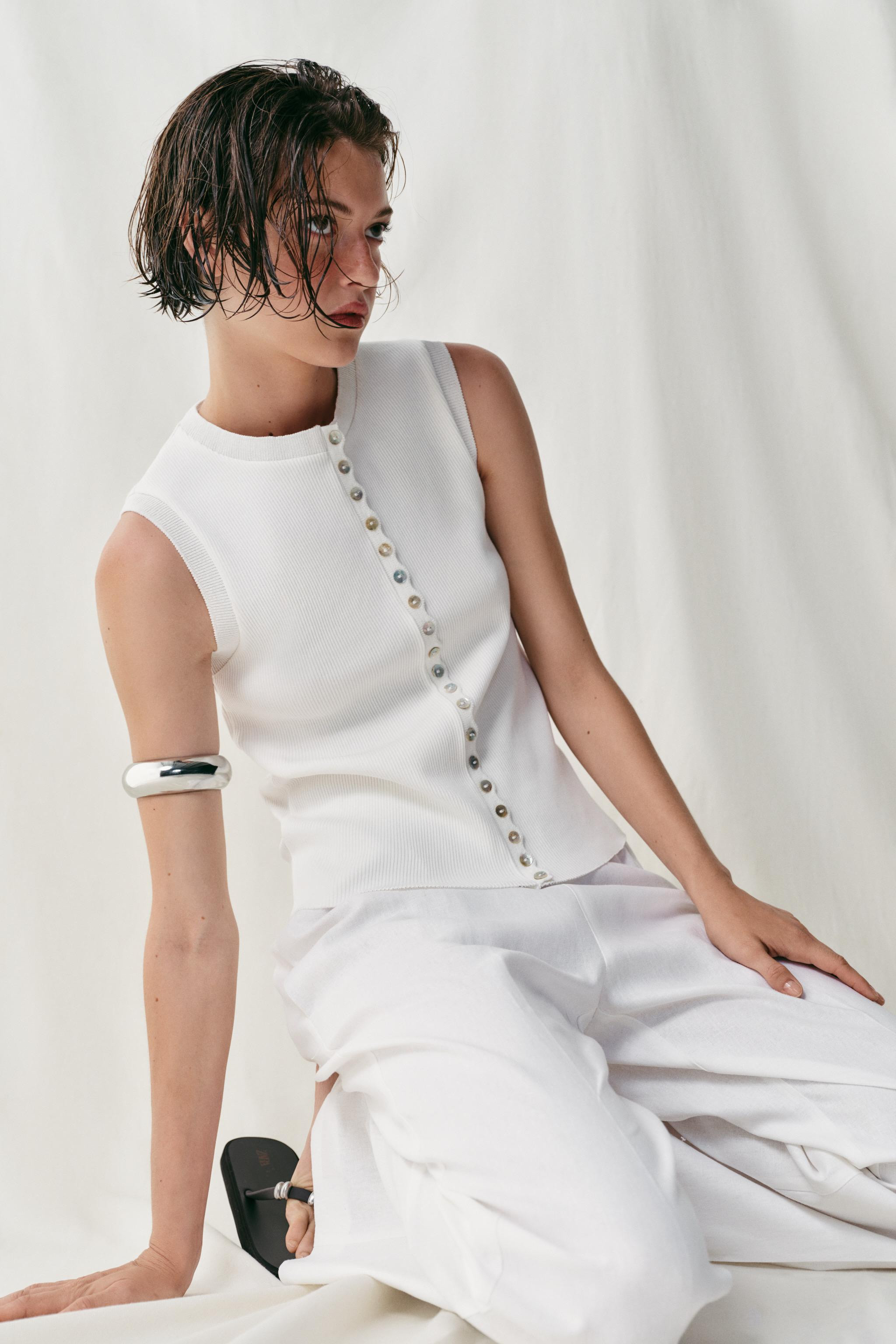 BUTTONED TOP | Zara UK