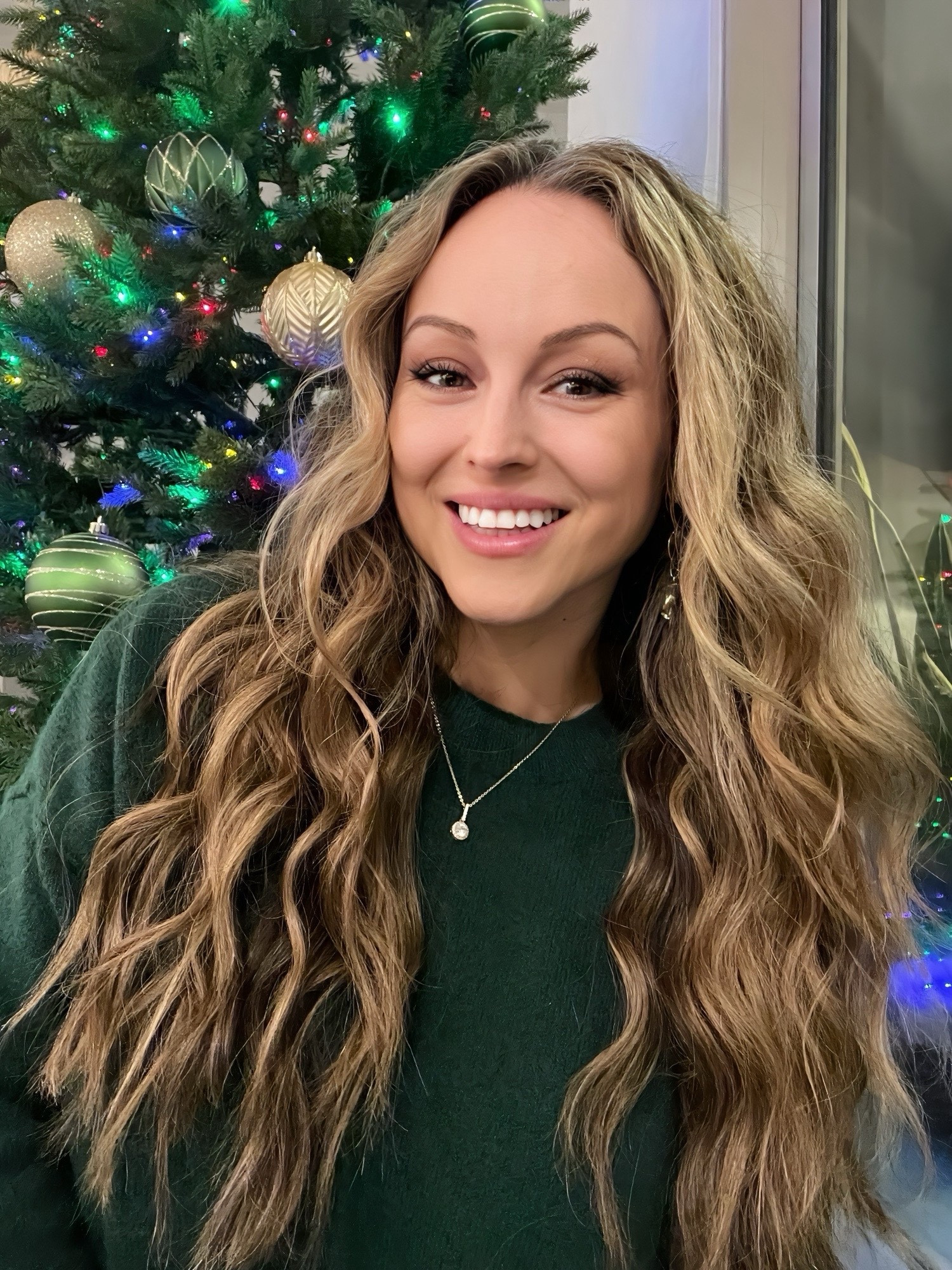 My sweater is super soft

#LTKHoliday #LTKgrwm #LTKdayinmylife