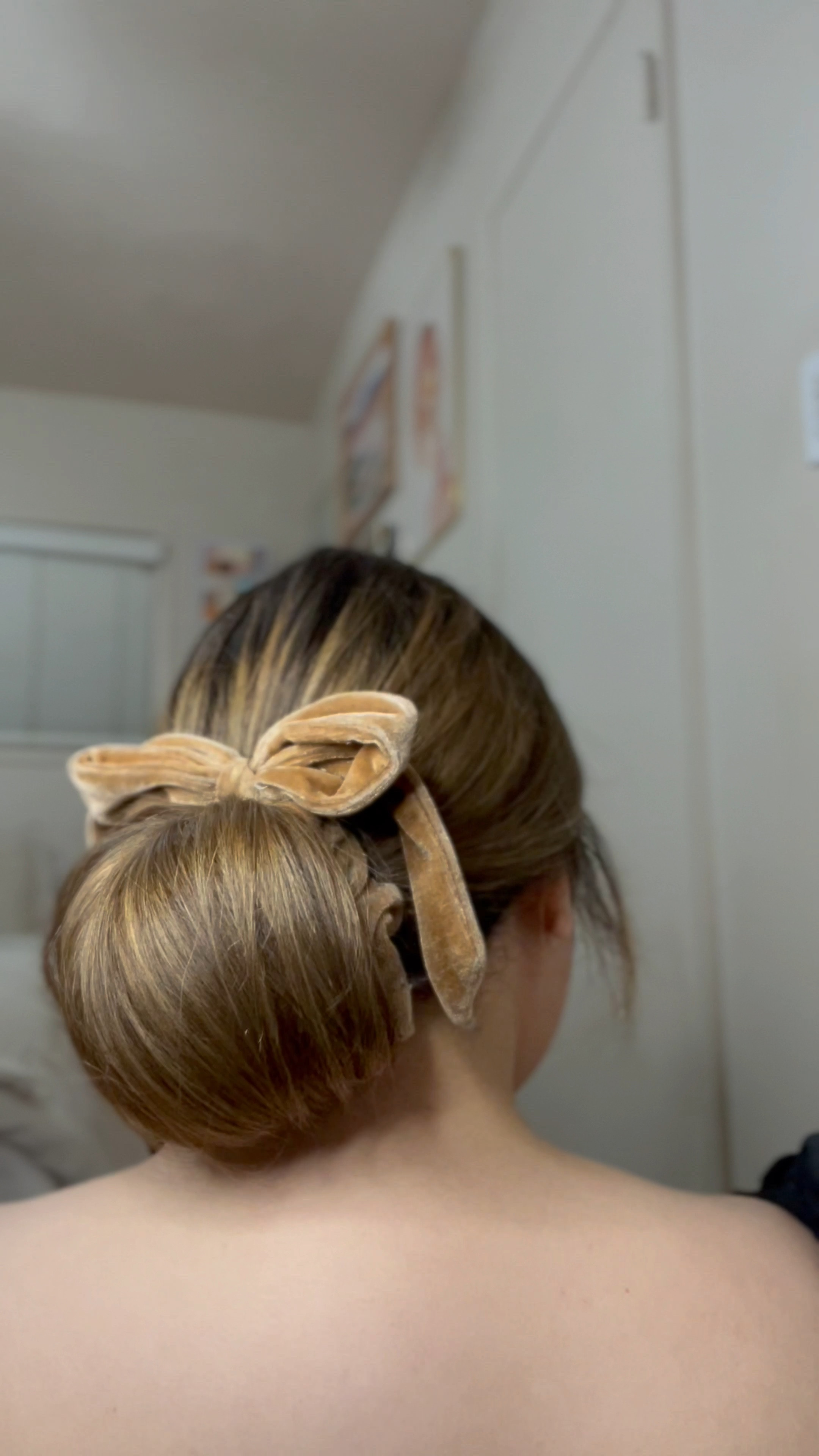 Save this for the next time you need an easy updo!

#LTKstyletip #LTKbeauty #LTKVideo