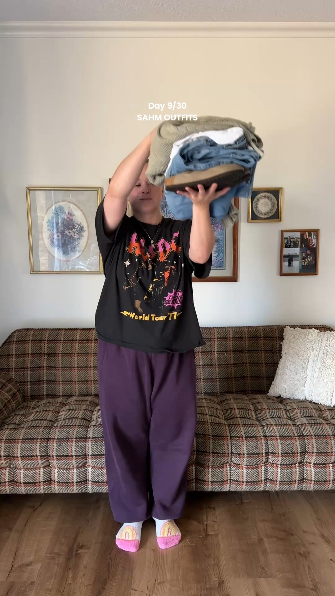 Day 9/30 days of outfits 

Long sleeve size large
Jeans size 31 
Cardi sold out but linked similar just different material! 

#LTKootd #LTKmomlife #LTKMidsize