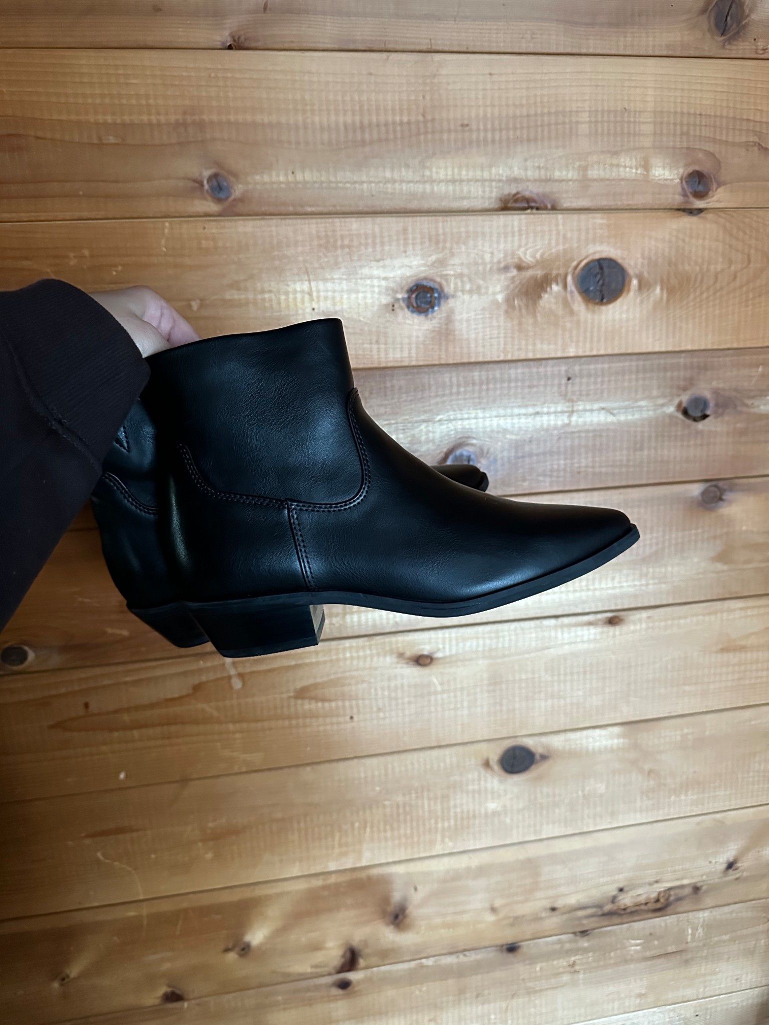 found these black booties for only $20 

#LTKCyberWeek #LTKFindsUnder50 #LTKSaleAlert