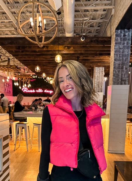 Travel day outfit for walking around Chicago 
Puffer vest and black leggings outfit ideas mom style 