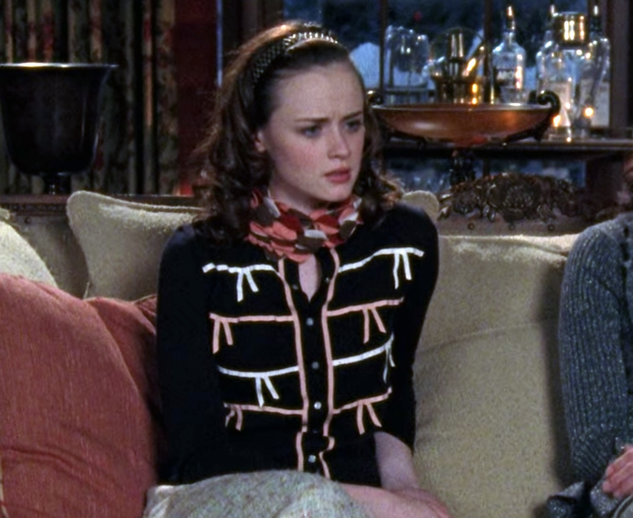 Bows are trending! Rory Gilmore inspired styles this fall with plaids, bows and preppy collegiate vibes  