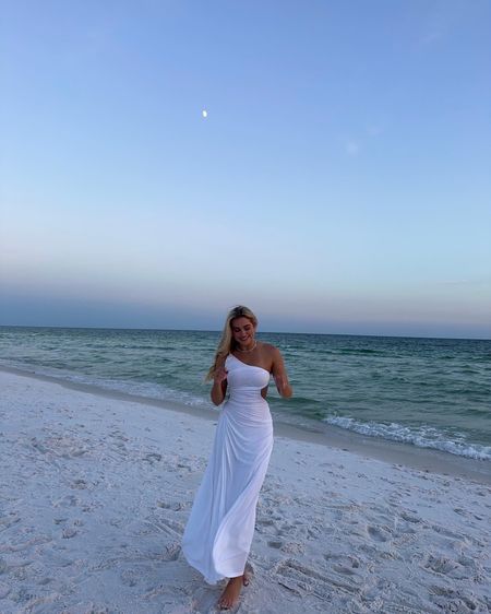 The most perfect beach dress 🌙

#LTKfindsunder100 #LTKstyletip #LTKSeasonal