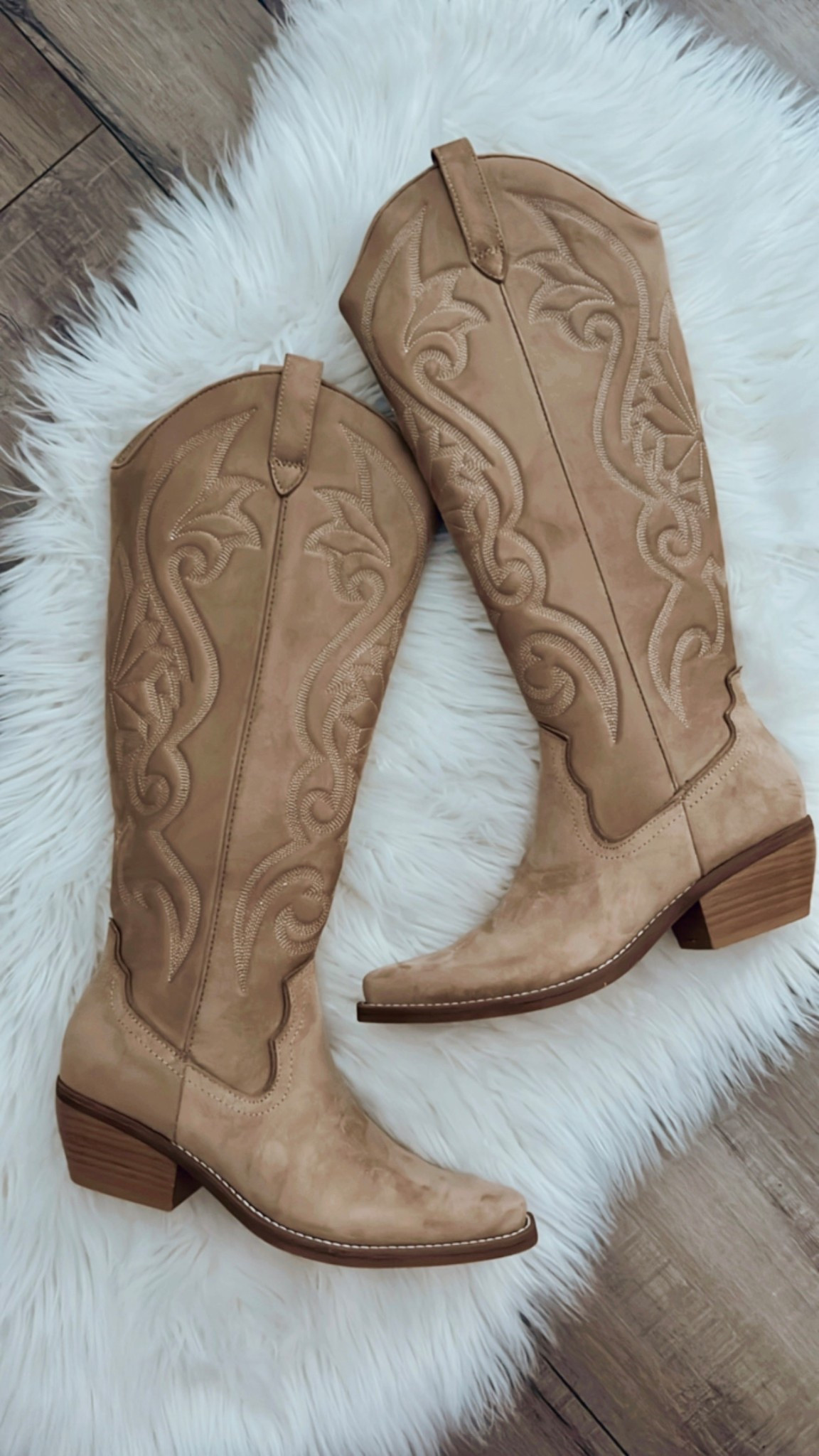 The perfect fall boot 🍂✨ Obsessed with the stitching + neutral tone. Also the ultimate country concert boot 🤠🎶 — I sized up 1/2 a size for the perfect fit.👢

#FallFashion #CountryConcertStyle #WesternBoots #LTKFallStyle #OOTDInspo #AgelessStyle

#LTKShoeCrush #LTKMidsize #LTKFindsUnder50