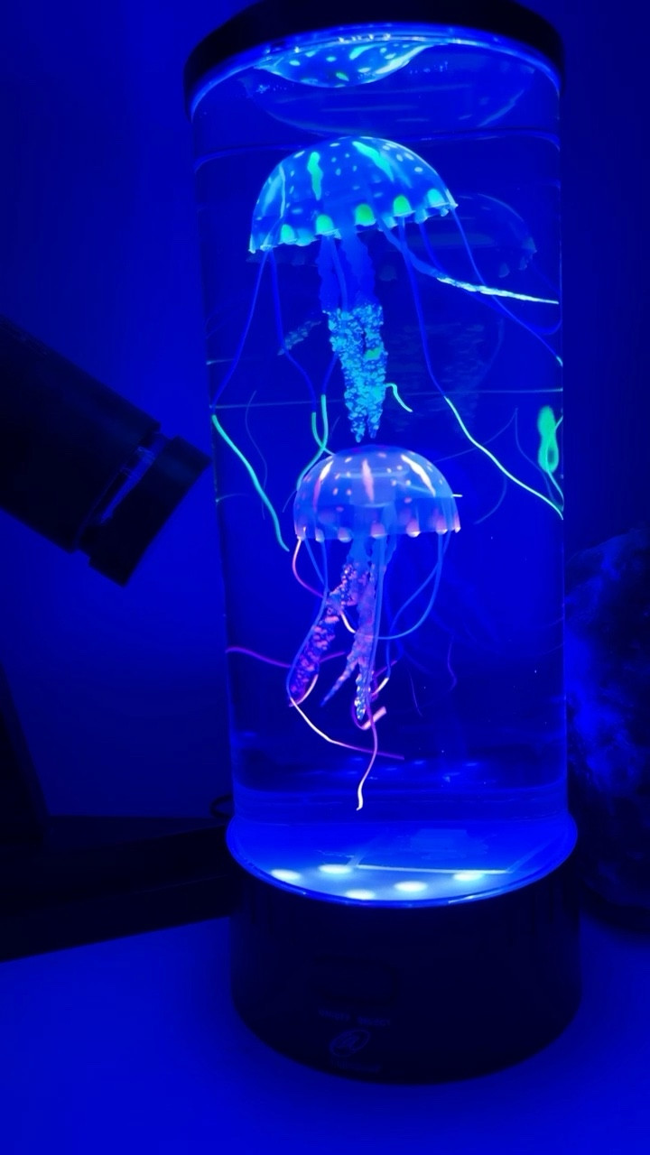 Faux jelly fish tank