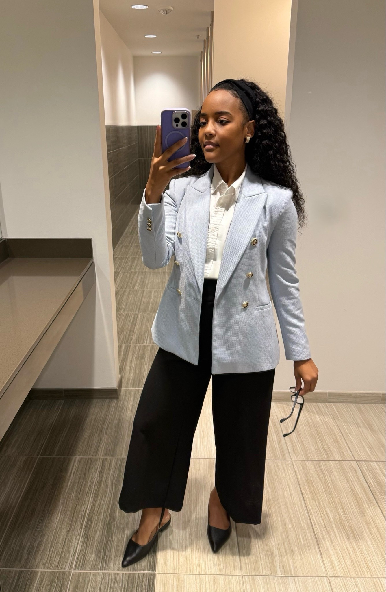 Business formal, simplified.

When in doubt, a sleeveless button-up, culottes, slingbacks, and a blazer usually do the trick.

#LTKWorkwear