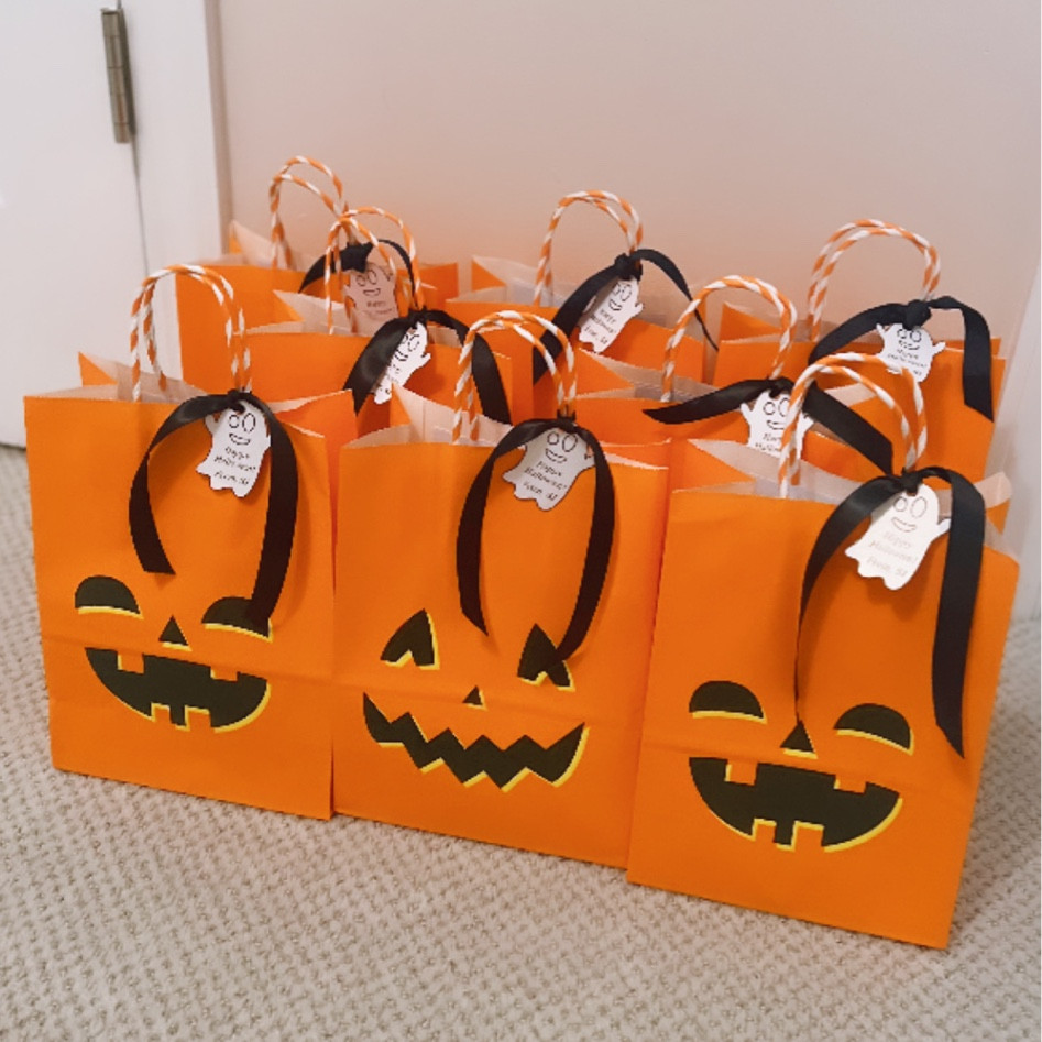 Easy treat bags for classroom Halloween 🎃  

Made the tags in photoshop and filled them up with some of SJ’s favorite treats 👻

#LTKHalloween #LTKkids #LTKHoliday