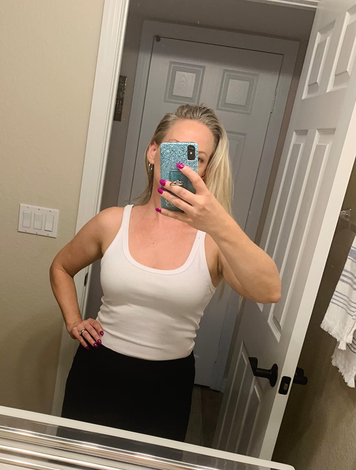 Artfish Women's Sleeveless Tank Top Form Fitting Scoop Neck Ribbed Knit Basic Cami Shirts | Amazon (US)