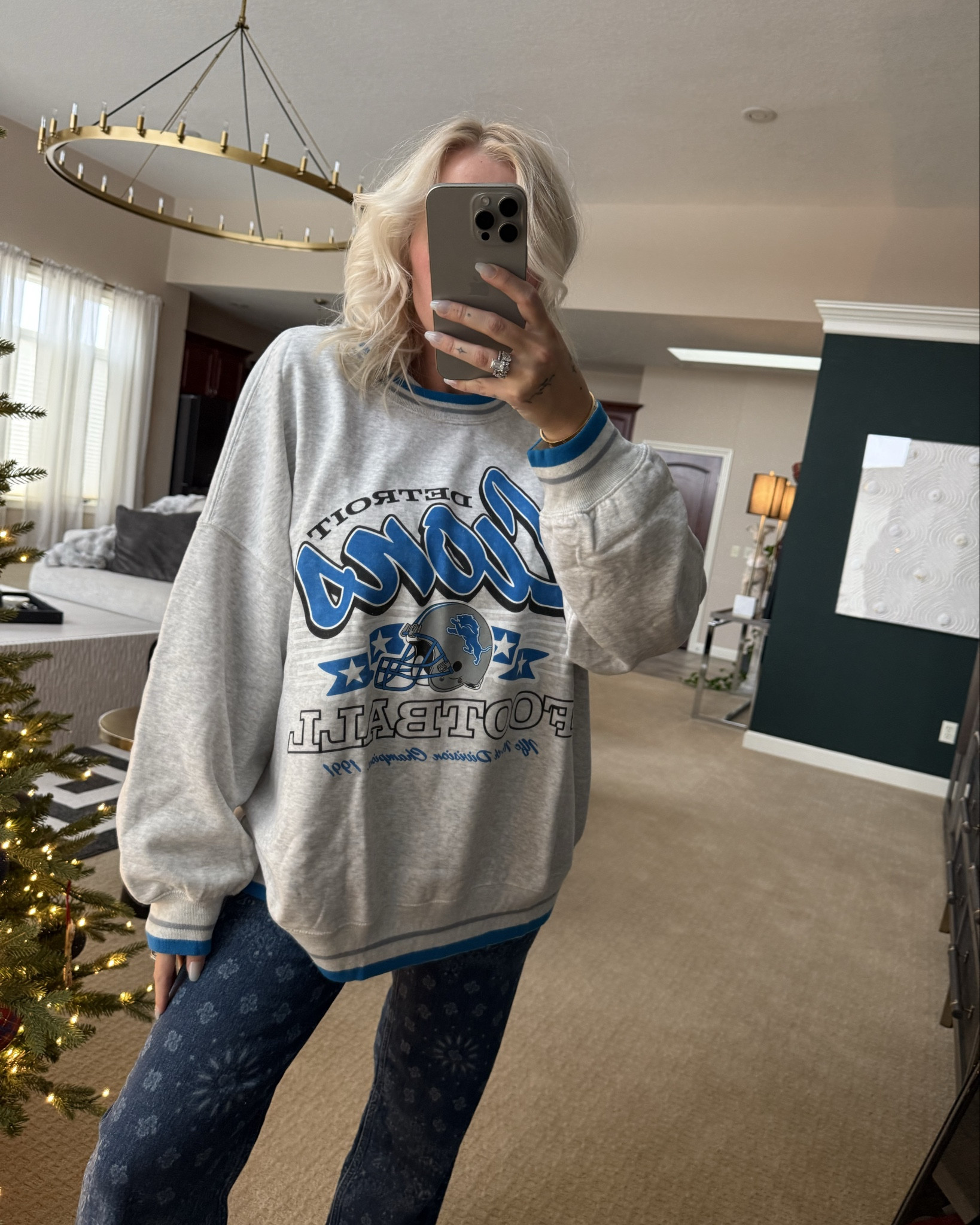 Crane keys 👉🏼 Abercrombie Edition 

The SOFTEST oversized crews! Paired with A&F Paisley Wide Leg Curve Love Jeans

#LTKActive #LTKootd #LTKGiftGuide
