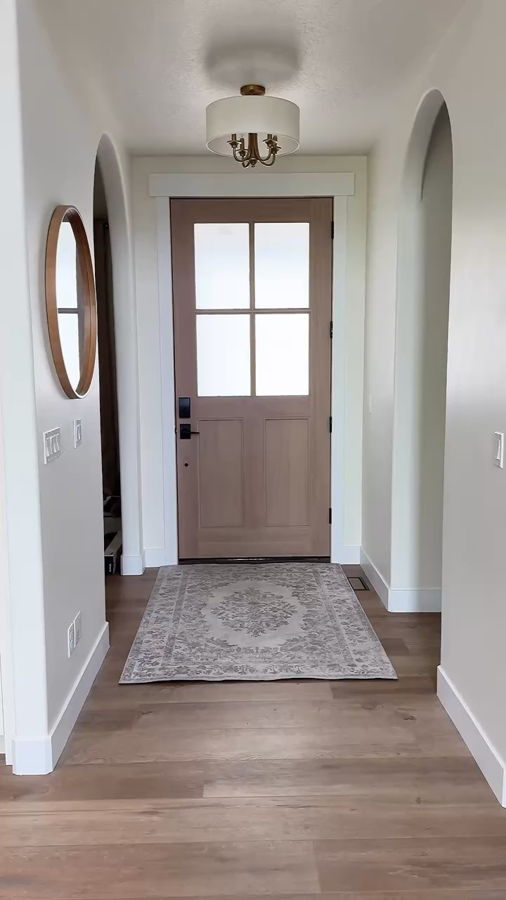 You want the welcome-home feeling before you even reach the living room 🤍 Warm wood, curved openings and a simple entry rug make this little space worth a closer look. Save this for your entryway inspiration. 

 #LTKHome