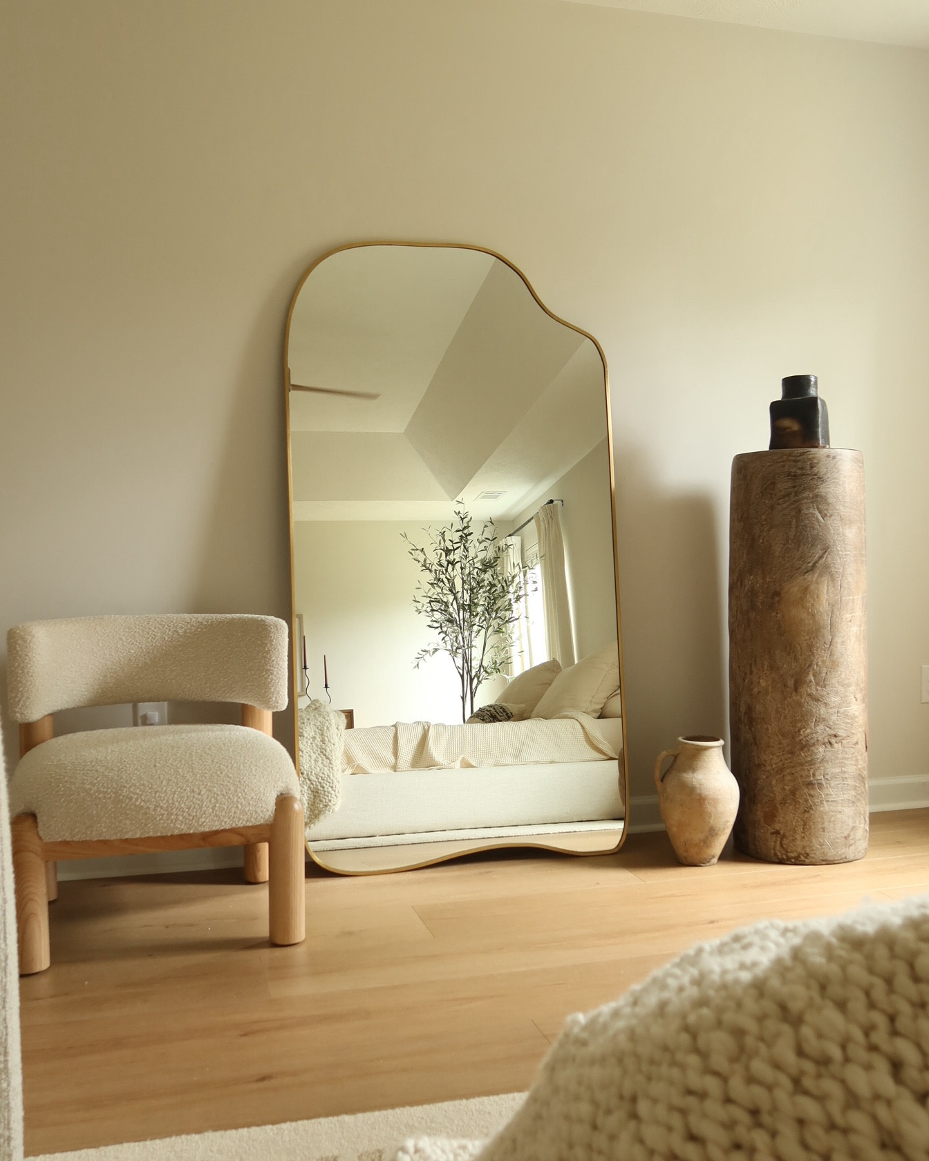 Olive ateliers vintage finds- large pedestal SO beautiful makes such a statement!!! The best place for vintage home finds 😍😍

Home finds- vintage- home decor- pedestal- vases 

#LTKHome #LTKU #LTKStyleTip