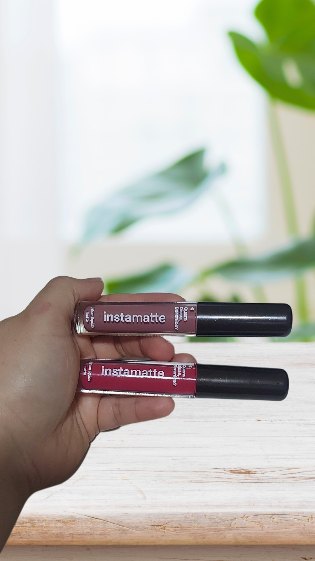 💄 Adoro misturar batons para criar novas cores. A misturinha de hoje com esses queridinhos da QDB ficou incrível em um tom rosado suave. Amei! 💋

