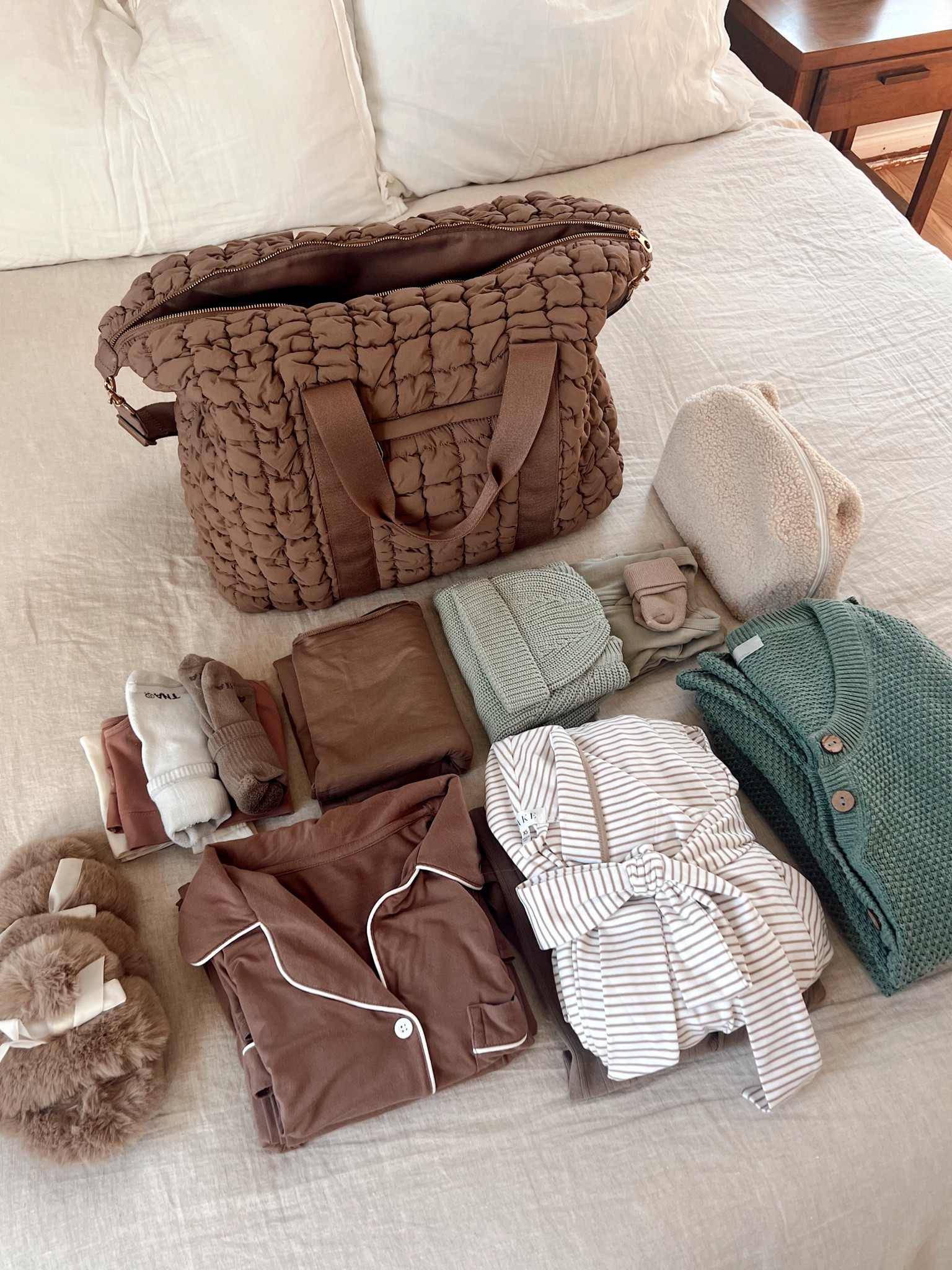 What’s in my hospital bag (the cute stuff at least 😉)! 