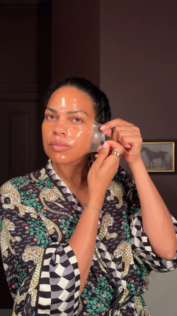 Morning routine! Get ready with me while I do my skincare and throw on my workout set. 

#LTKActive #LTKBeauty #LTKStyleTip