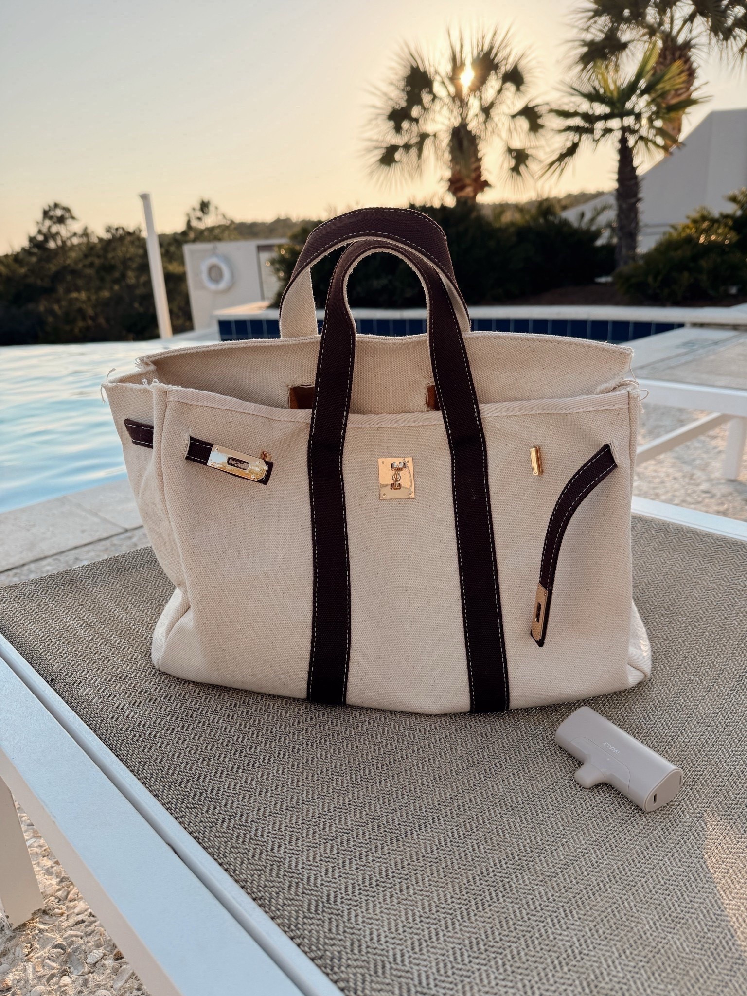 Found such a similar Amazon bag- these are selling out EVERYWHERE! 

Anthro, Amazon, Anthro bag, Anthro purse, purse finds, travel bag, beach bag, Amanda west, almost ready blog

#LTKTravel #LTKmomlife #LTKSwim