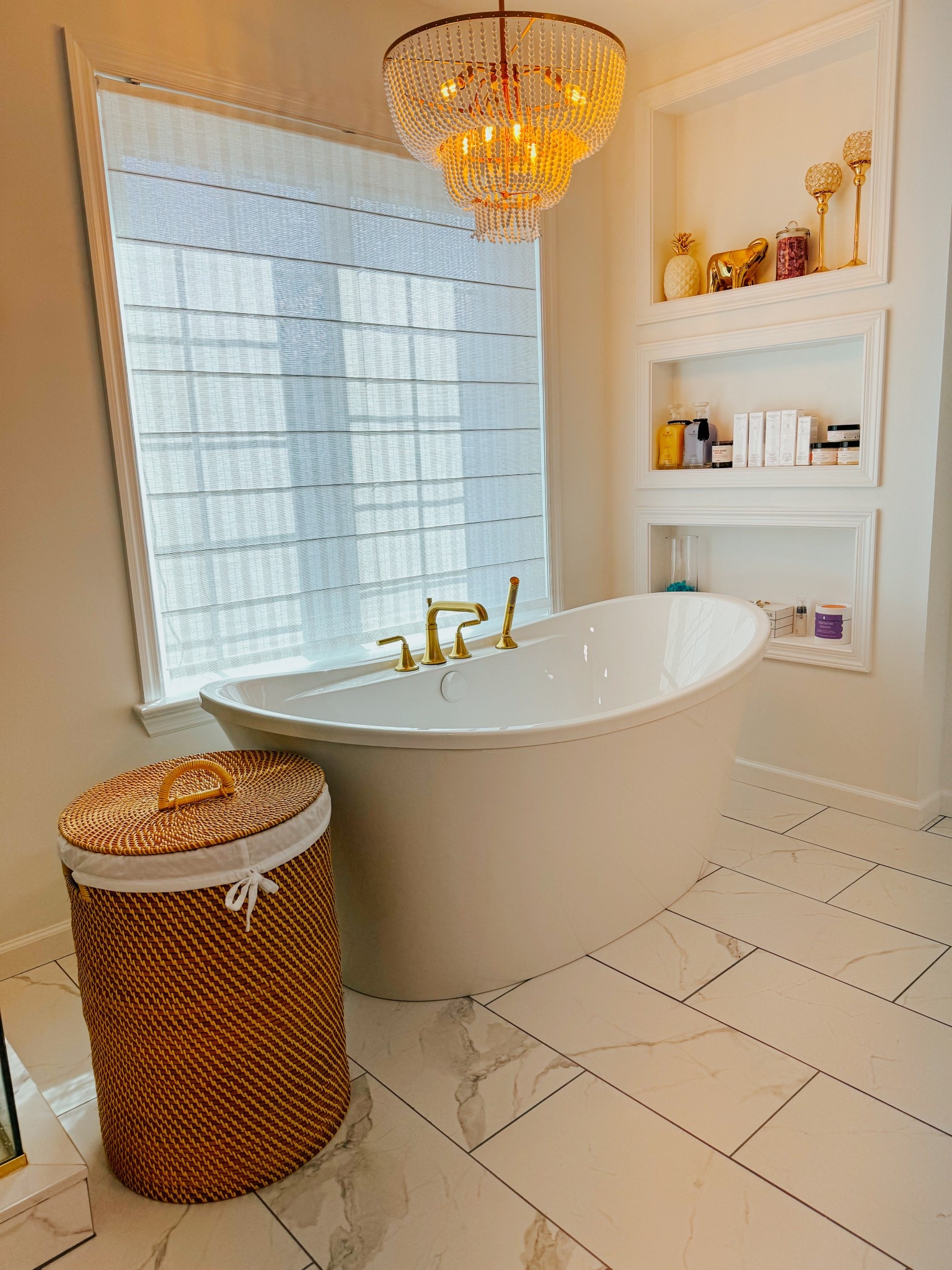 Bathroom decor
home decor
home accents



#LTKSaleAlert #LTKdayinmylife #LTKHome