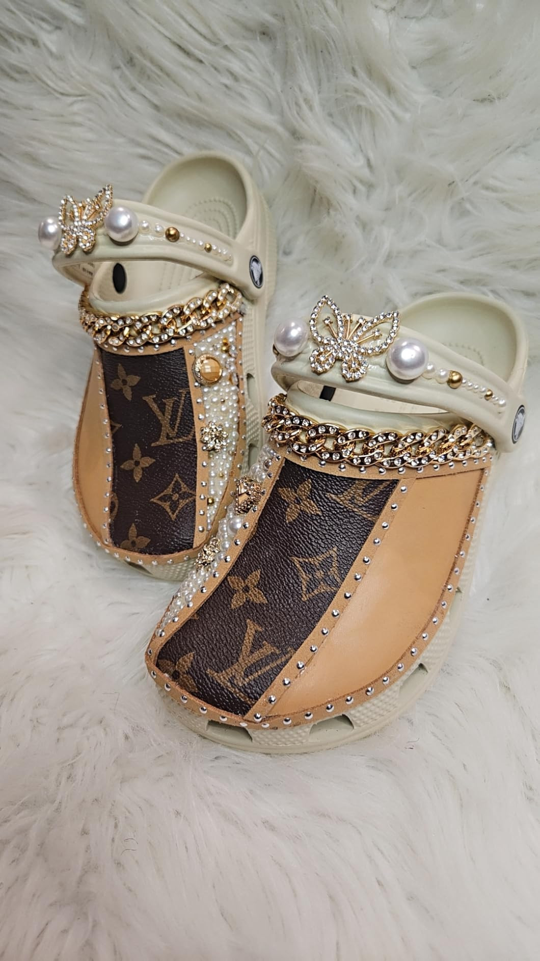 Crocs Unisex-Adult Classic Clog, Clogs for Women and Men | Amazon (US)