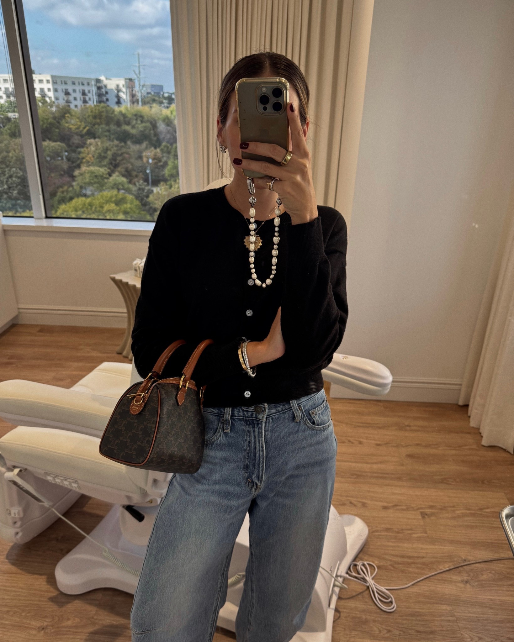 Levi’s Jeans— Size 26 // Amazon Cardigan— Size Small // Fall Fashion // Fall Style // Boston Bag 

#LTKFindsUnder100 #LTKSeasonal